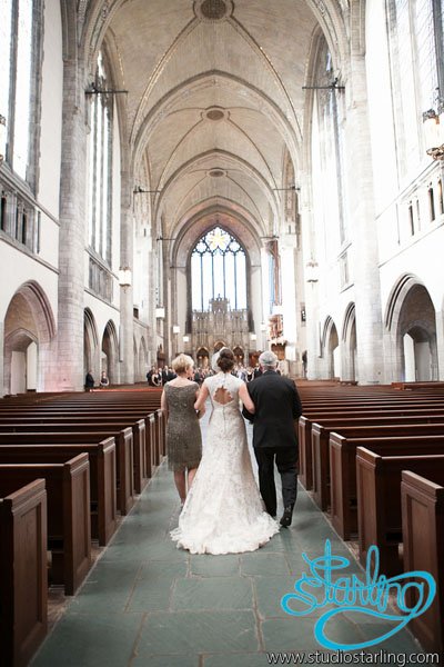 22.-U-of-C-Hutchinson-Commons-Wedding.-Studio-Starling.-Sweetchic-Events.-Bride-with-Mom-and-Dad-Walking-Down-Chapel-Aisle..jpg
