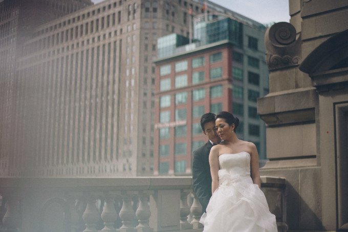30.-Rookery-Wedding.-This-is-Feeling-Photography.-Sweetchic-Events.-Chicago-River.-Architectural.-Bridge.-680x453.jpg