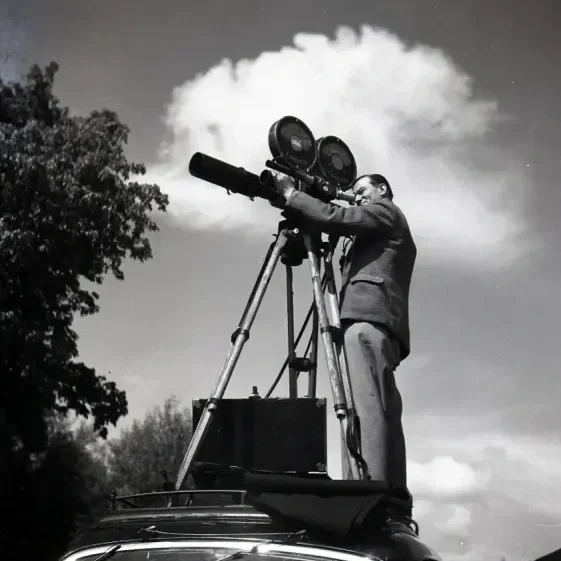 Self-shooting social creator