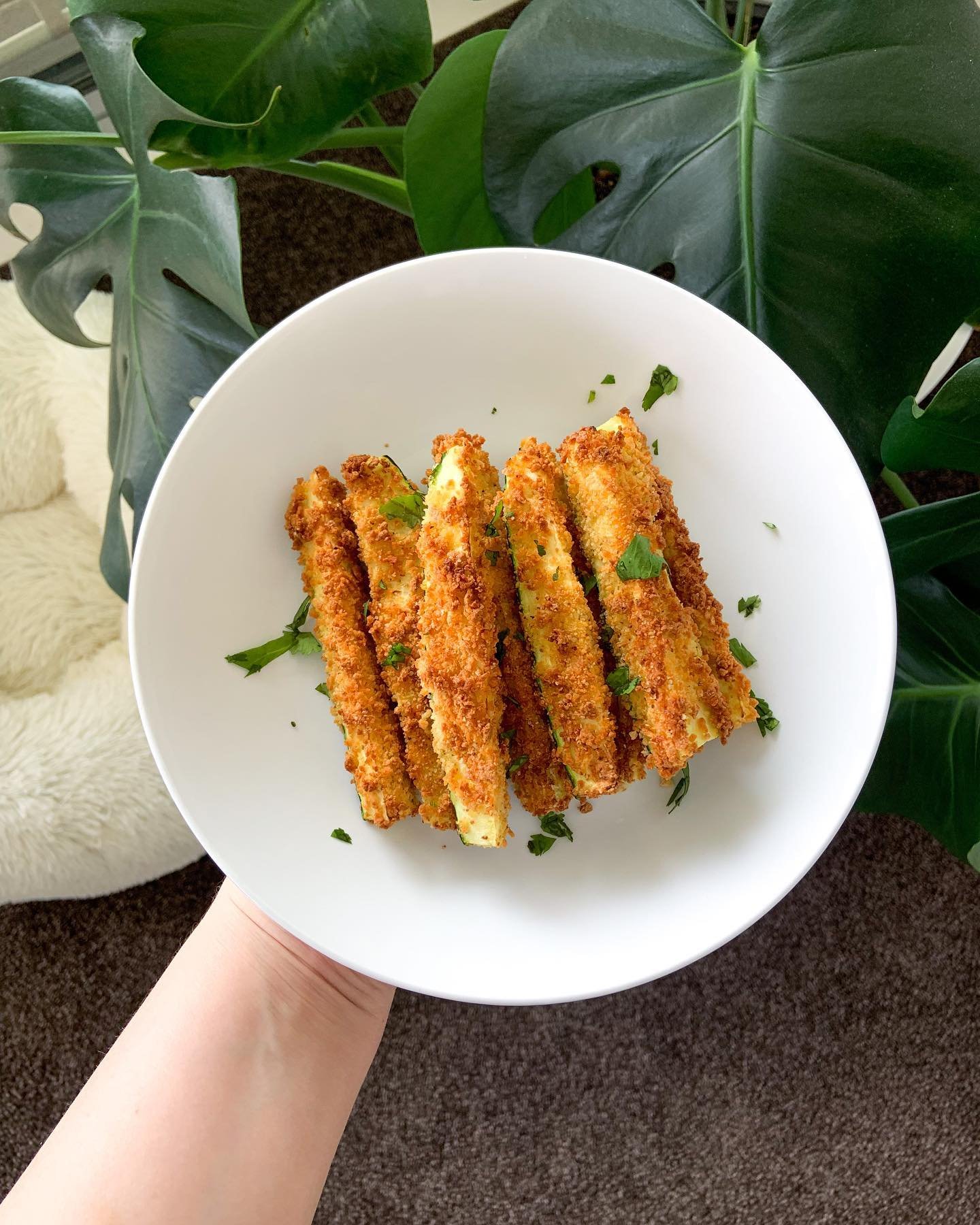 Gluten free zucchini fries 🍟 

I recently bought an air fryer (I know, very late to the party 😉) and I&rsquo;m experimenting with new recipes. Here is my latest creation - gluten free zucchini fries. What are your favourite air fryer recipes?

4 zu