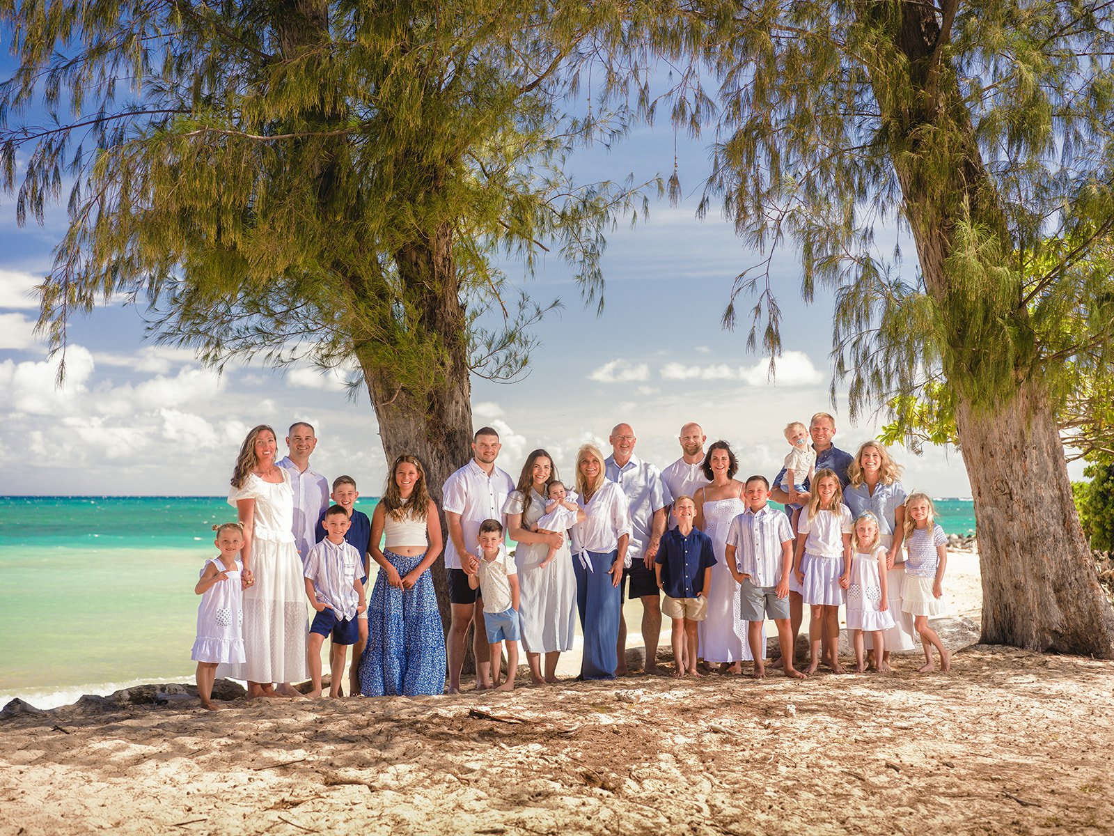 We love it when everyone dresses up for our Real Turquoise session. 😁 https://waileaportrait.com #MauiPhotographer #maui #mauifamilyphotographer