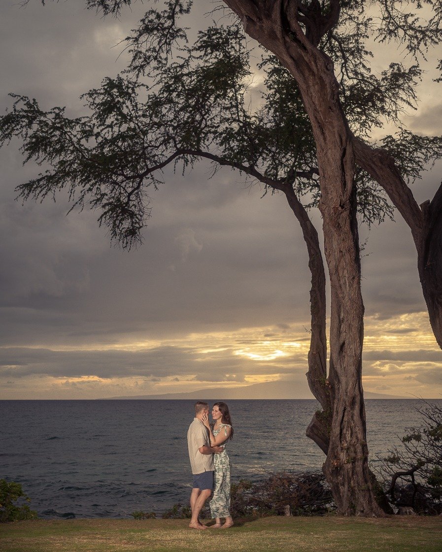 She said yes 💍✨
Surrounded by the golden Maui sunset, gentle waves and joy.
https://waileaportrait.com
 #mauiphotographer #mauiengagementphotographer