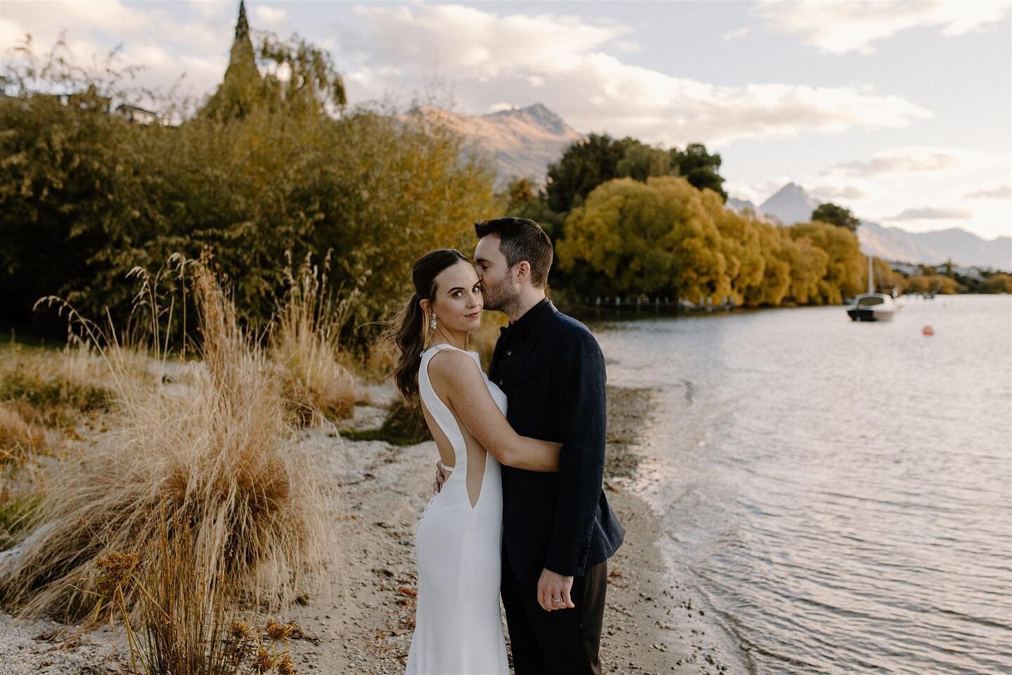 We love the colours in this lakeside portrait of Haley and Joe ✨