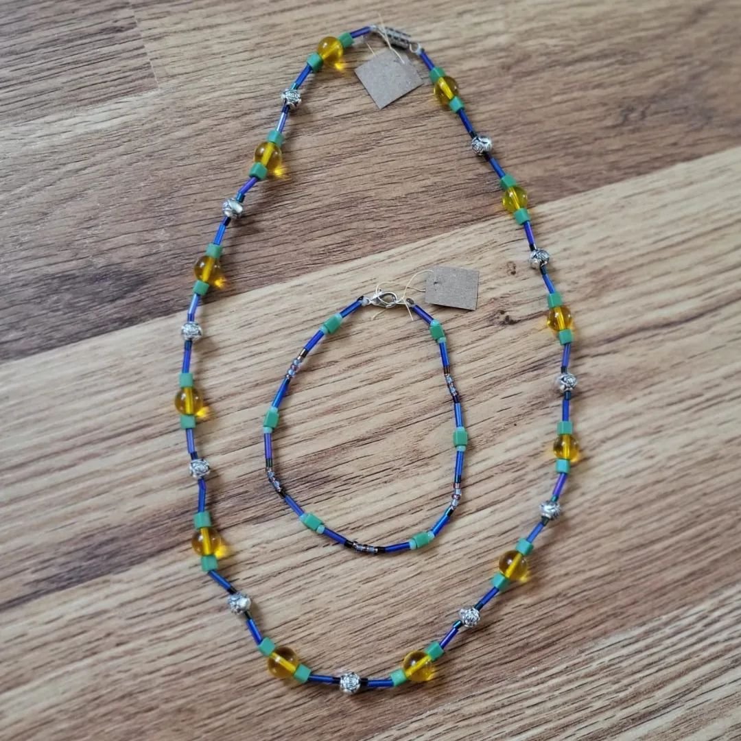 i have been making some beaded jewelry lately
appreciating the lessons on patience
i have a few pieces for sale locally and am available for custom orders
π
#beads #beadjewelry #patience