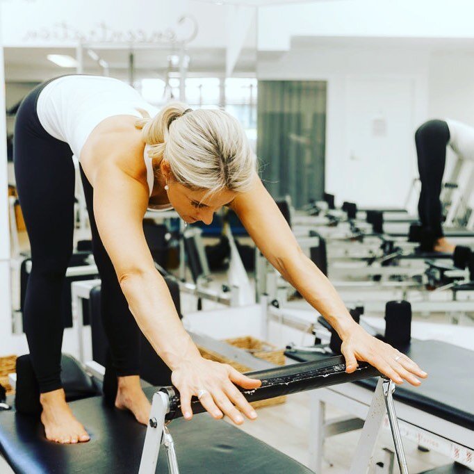 Happy Friday, Pilates lovers! 🌟 Today's spotlight: The Elephant on the Reformer! 🐘

Friday Fun Facts about this powerhouse move:
1️⃣ Core Activation: The Elephant deeply engages your core, improving stability and balance.
2️⃣ Hamstring Stretch: Fee