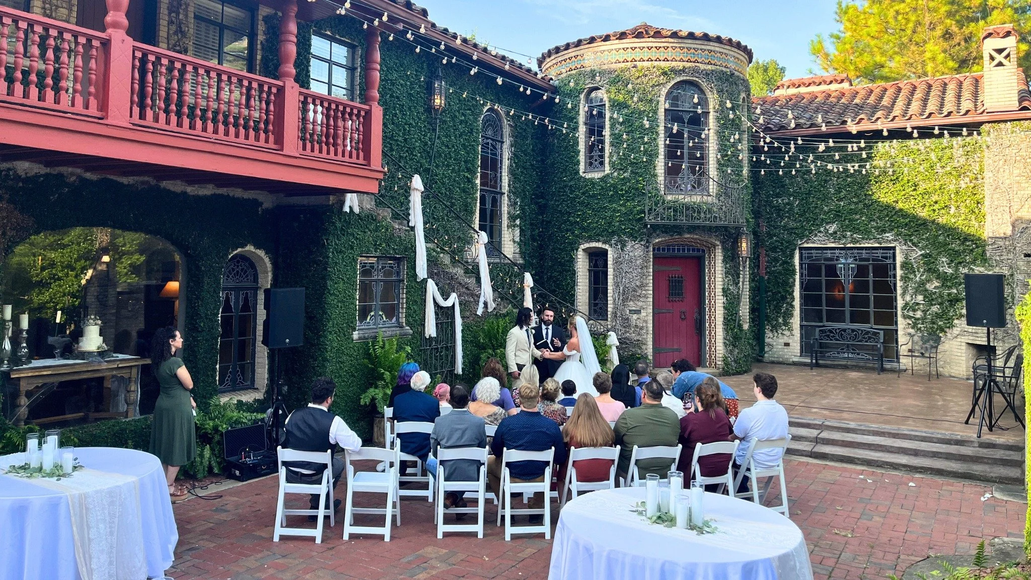Smaller guest list, deeper meaning. The micro wedding is making a beautiful comeback and redefining how couples celebrate their day. With intentional details and heartfelt moments shared among loved ones, these intimate gatherings prove that less can
