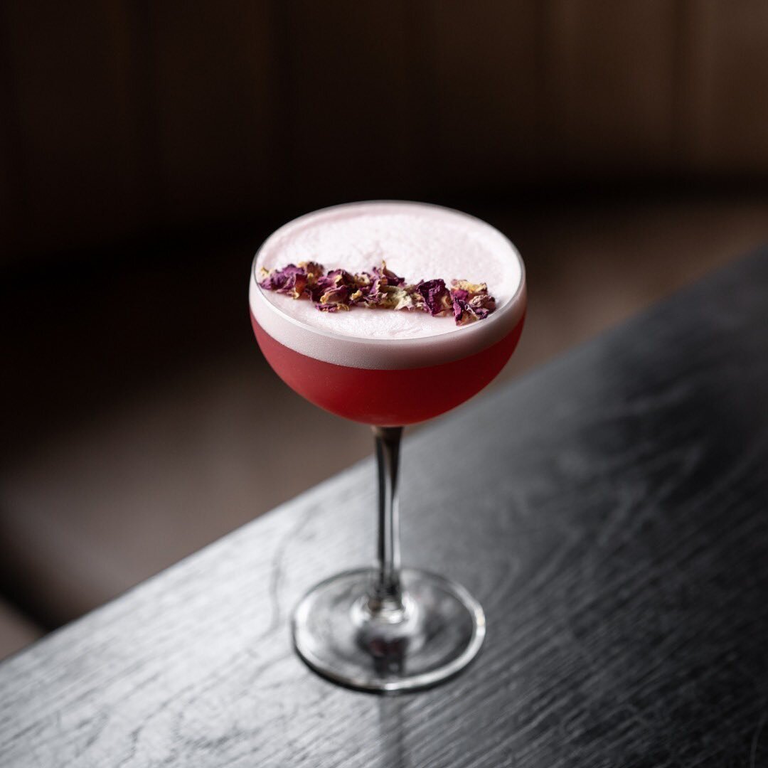 We invite you to immerse yourself in the captivating world of jazz with our sophisticated cocktail: Tales of the Jazz Age

A combination of Haku Vodka, Rhubarb, Strawberry, Gum and Lemon that creates a well-balanced and refreshing cocktail with a swe