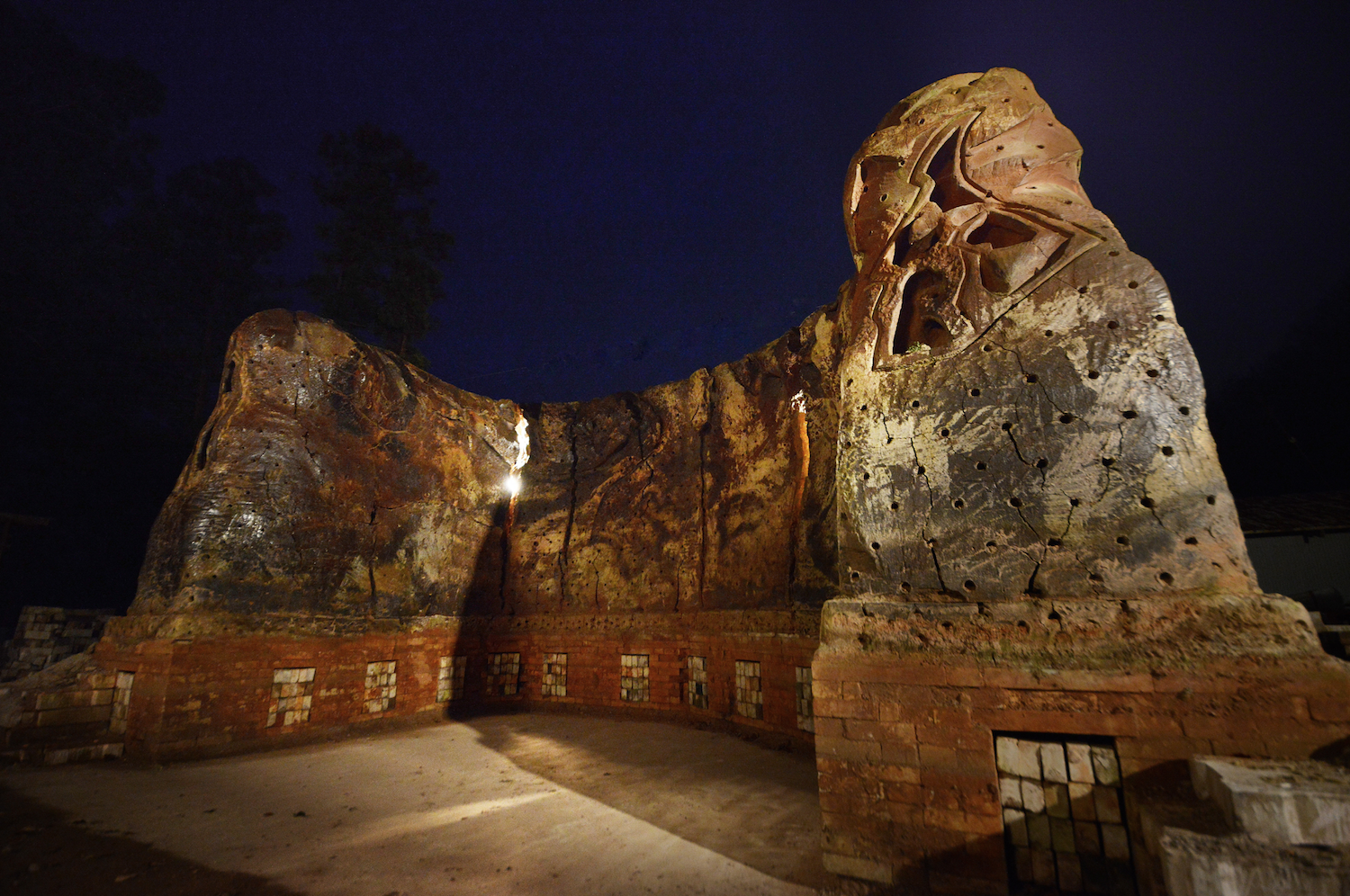 LARGE SCALE CLAY & FIRE