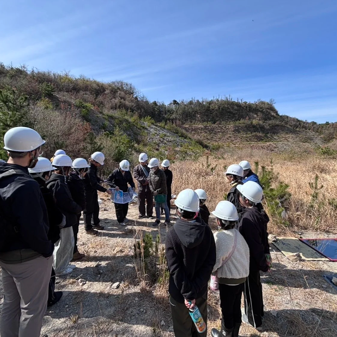 Ximena Elgueda and Steven Ward of Elgueda Ward Studio, creators of long-term, place-based projects rooted in art, community, and environmental care. アート、地域、環境へのまなざしを軸に、土地に根ざした長期的なプロジェクトを展開するElgueda Ward Studioのヒメナ・エルゲダとスティーブン・ウォード。