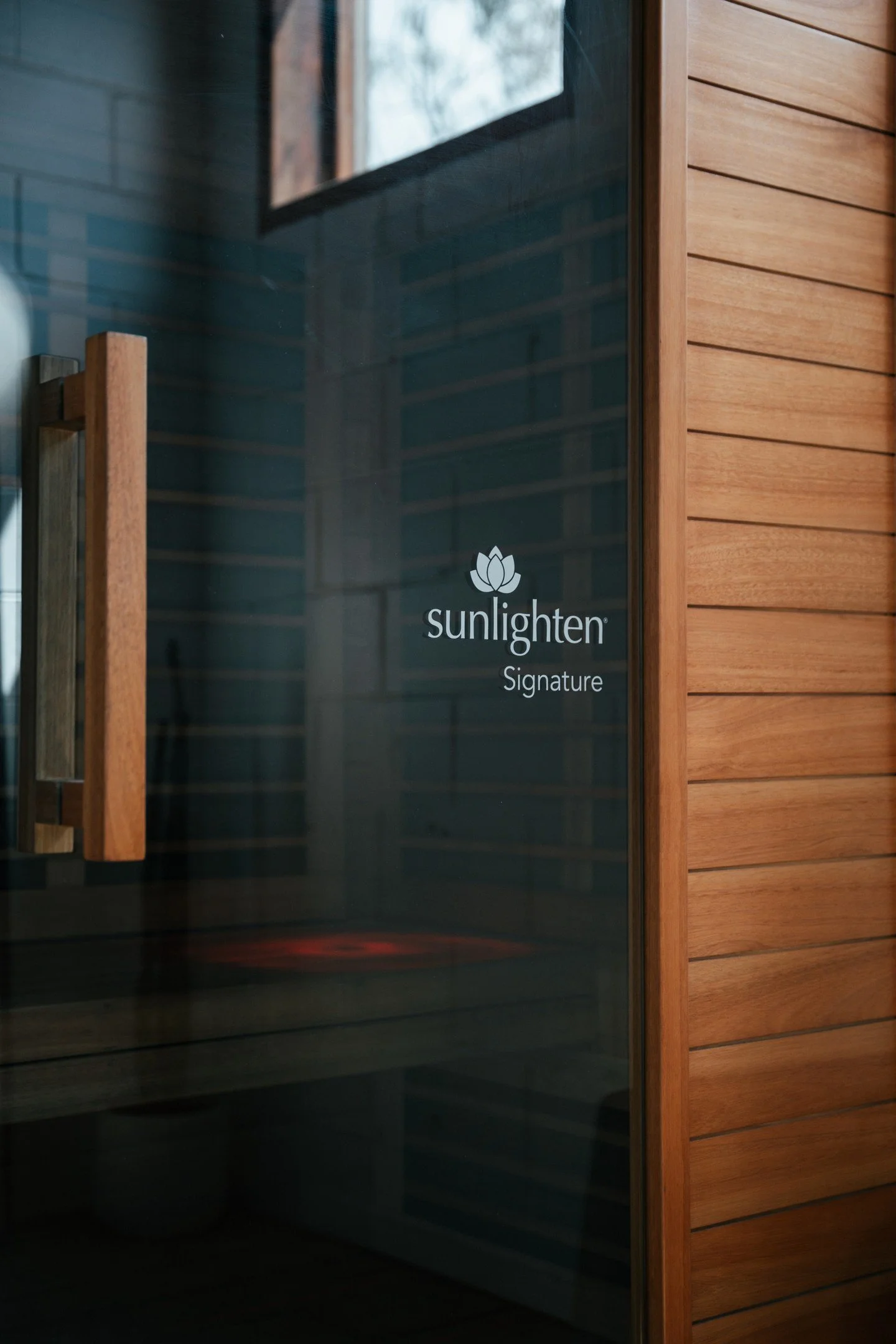 Remember we have our infrared Sauna at the gym, perfect for keeping up your recovery during open week 🙌🏼 Book in at the front desk 🔥
.
.
.
 #byrongym #byronbayfitness #northernriversnsw #saunalife #recoverysession #gymrecovery