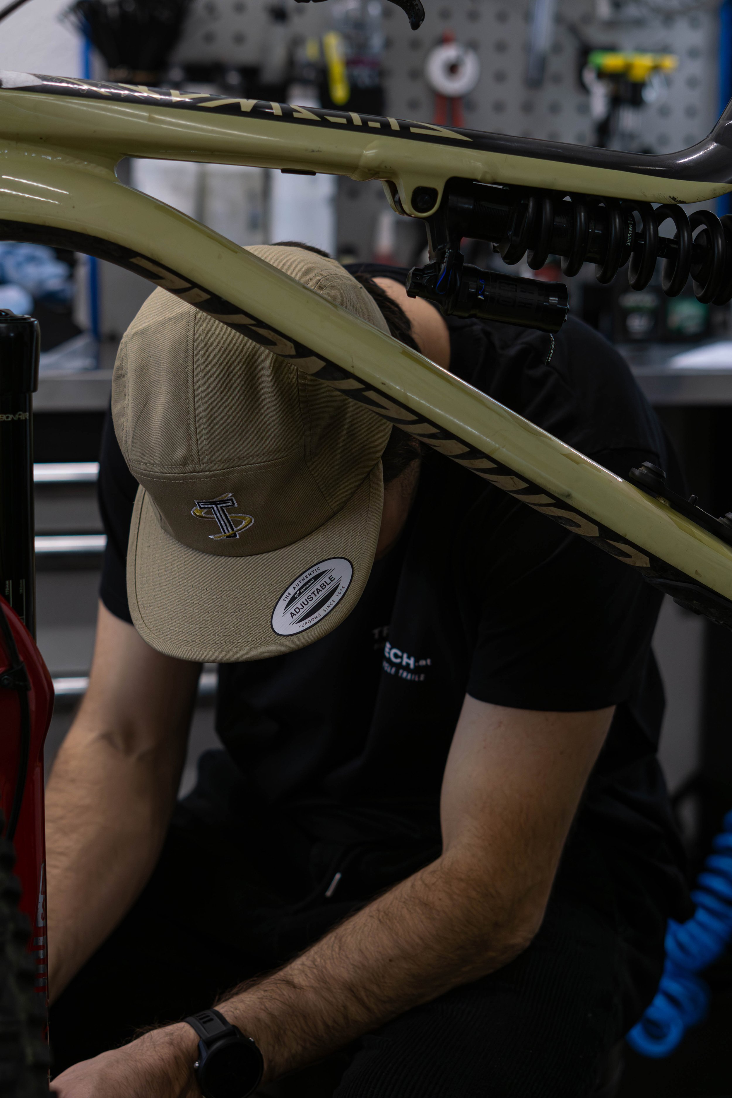 5_panel_cap_beige_ds8.jpg