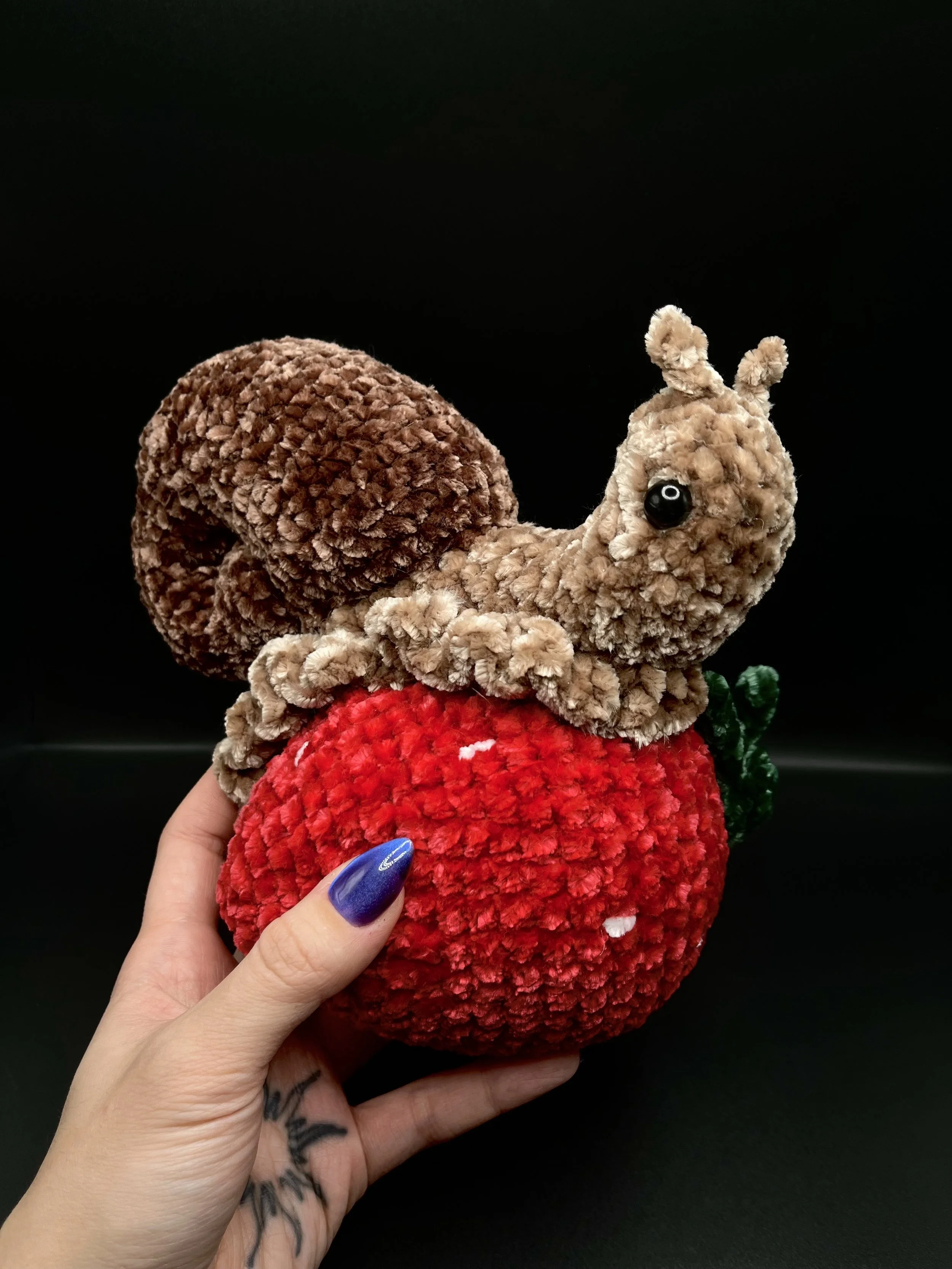 Snail Riding Strawb