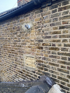 Vertical crack and defective foundations