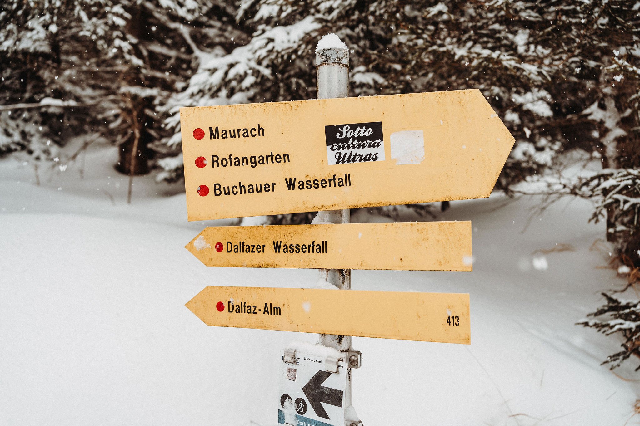 way-up-high-elopements-tirol-achensee-tyrol-small-wedding-adventure-hochzeit-eloping-winter-snow-delfazer-waterfall (133).jpg