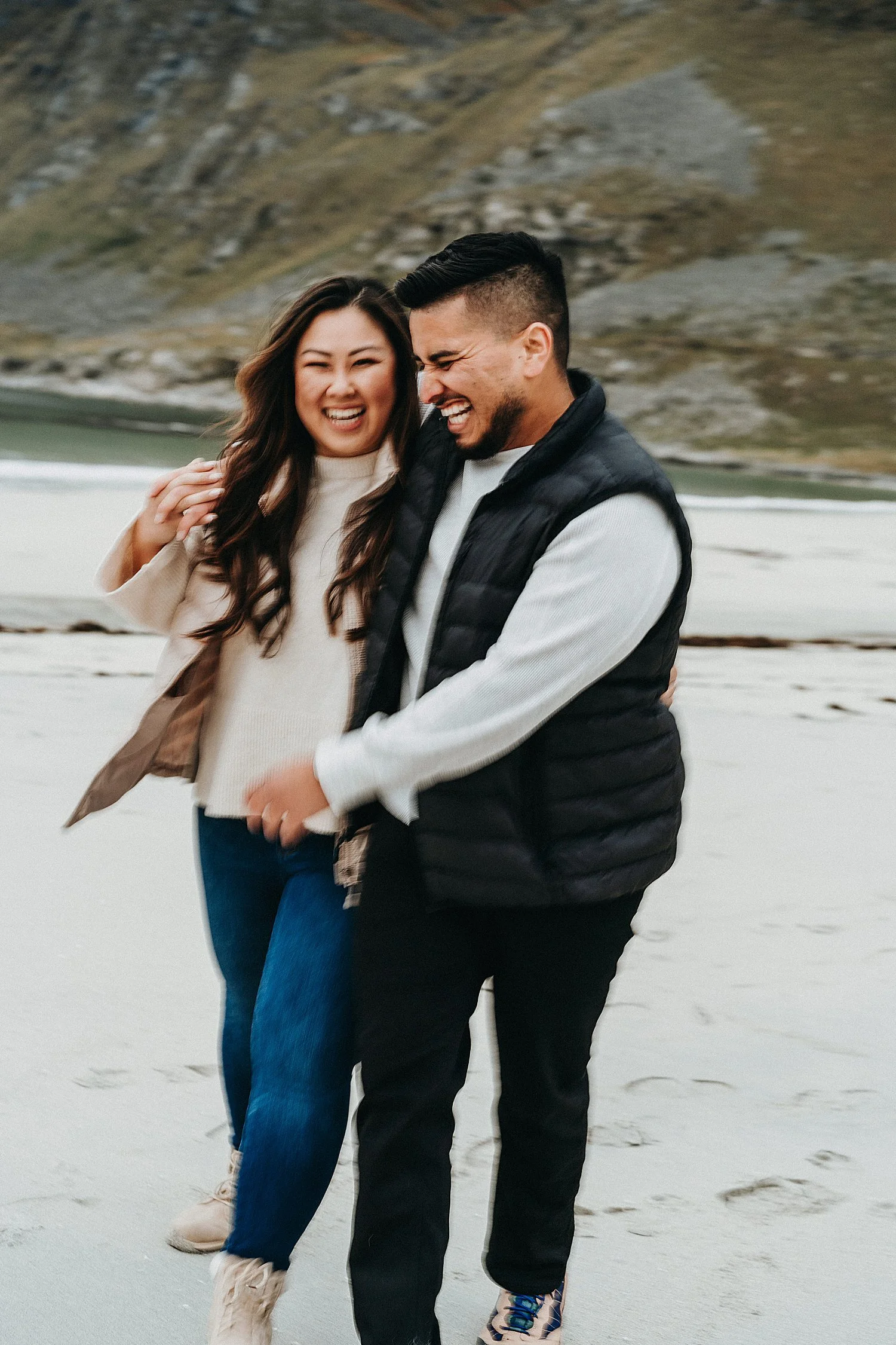 wayuphigh-elopements-elopementphotographer-norway-lofoten-pre-wedding-photoshoot-haukland-stranda (44).jpg