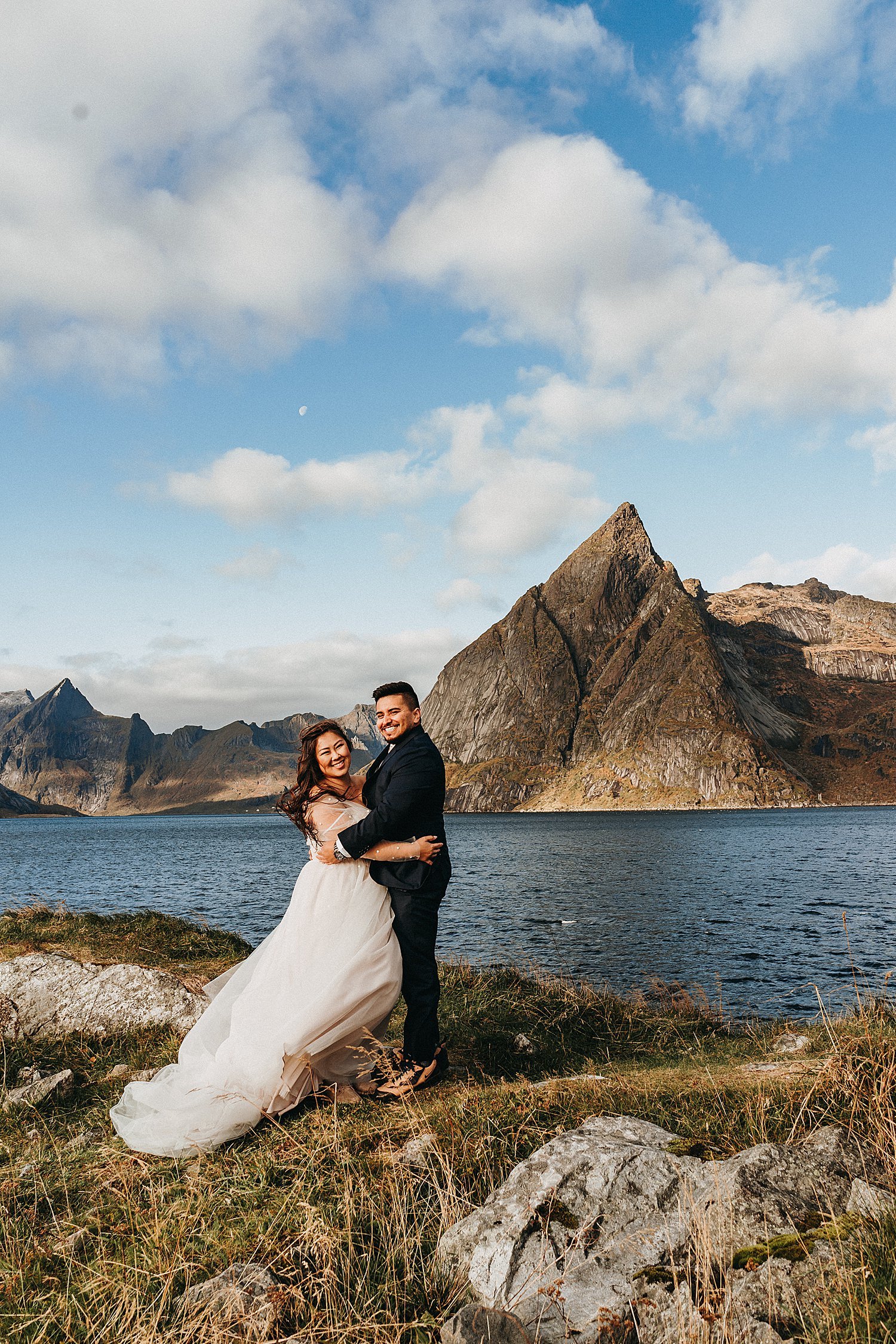Wayuphigh-elopements-norway-lofoten-reine-elopementphotographers-autmn-elopement-europe (128).jpg