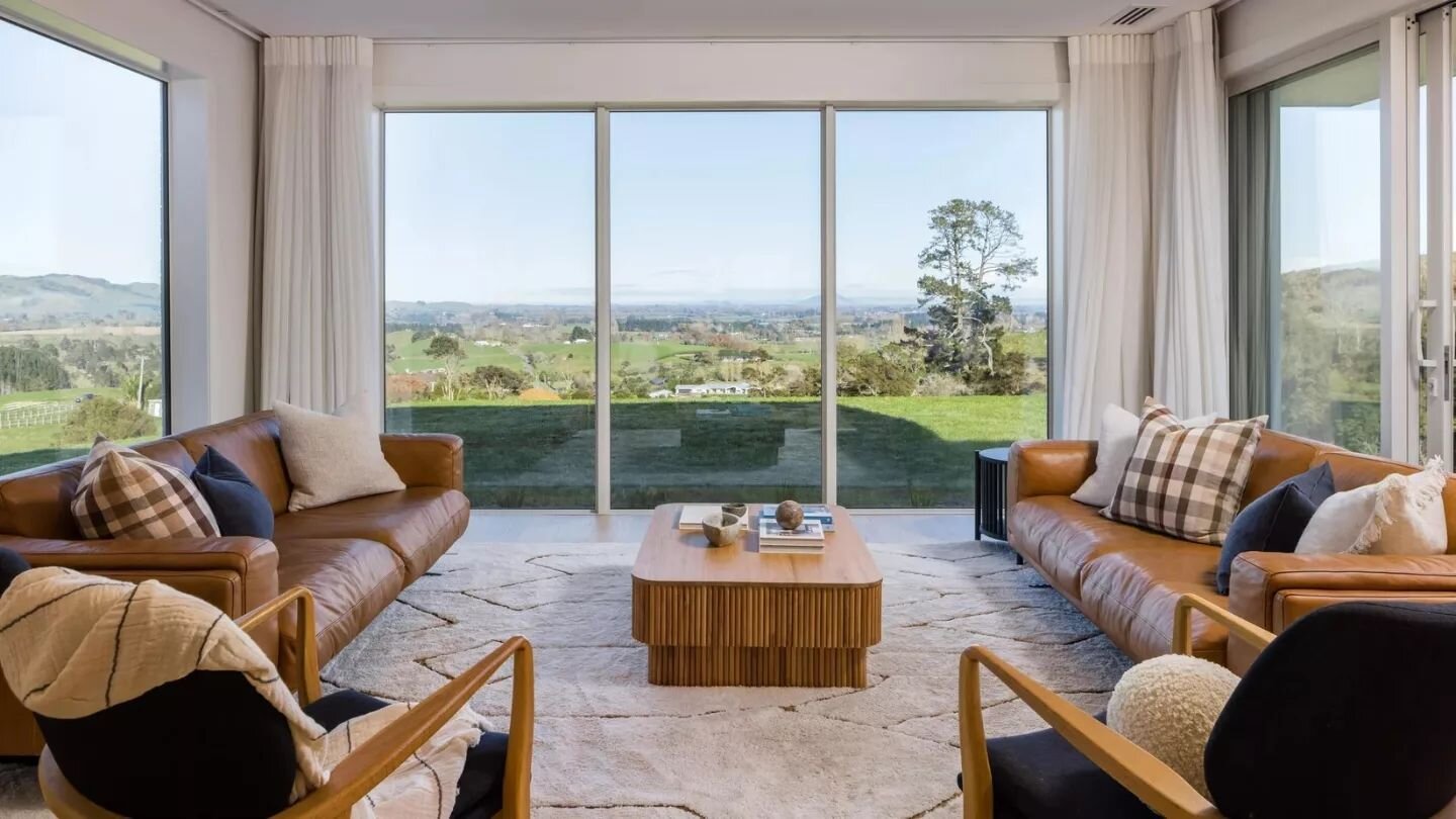 Imagine calling this view yours everyday...
Photo by @inhouse_nz 
Listed by @amandamerringtonproperty 
Staged by @sunday.spaces 
.
.
.
.
.
#sundayspaces #sundayspaceshomestaging #propertystyling #homestaging #homestyle #showhome #showhomestaging #pro