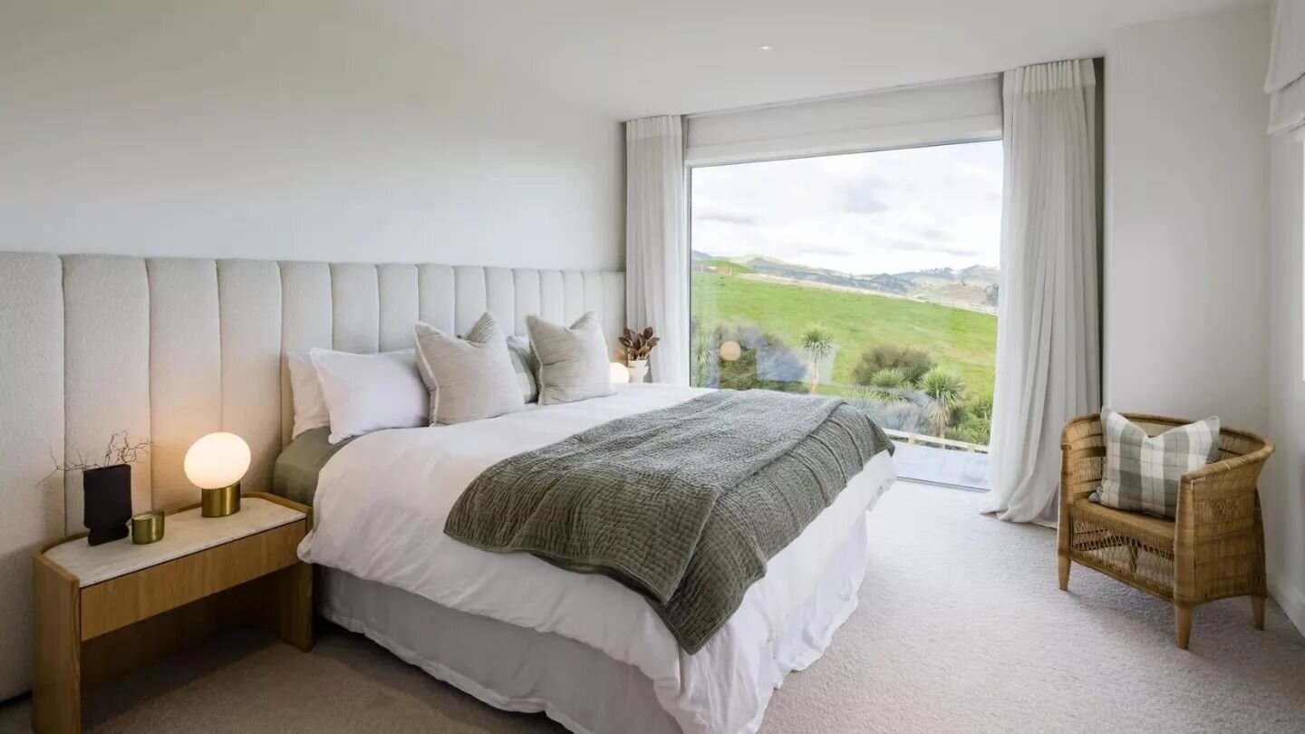 This main bedroom could be yours.... 
Styling by us, for @amandamerringtonproperty and @mellangsford_realestate 
Photo by the superstars @inhouse_nz