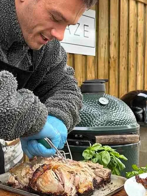 Overnight pork with crisy crackling on the Big Green Egg Demo