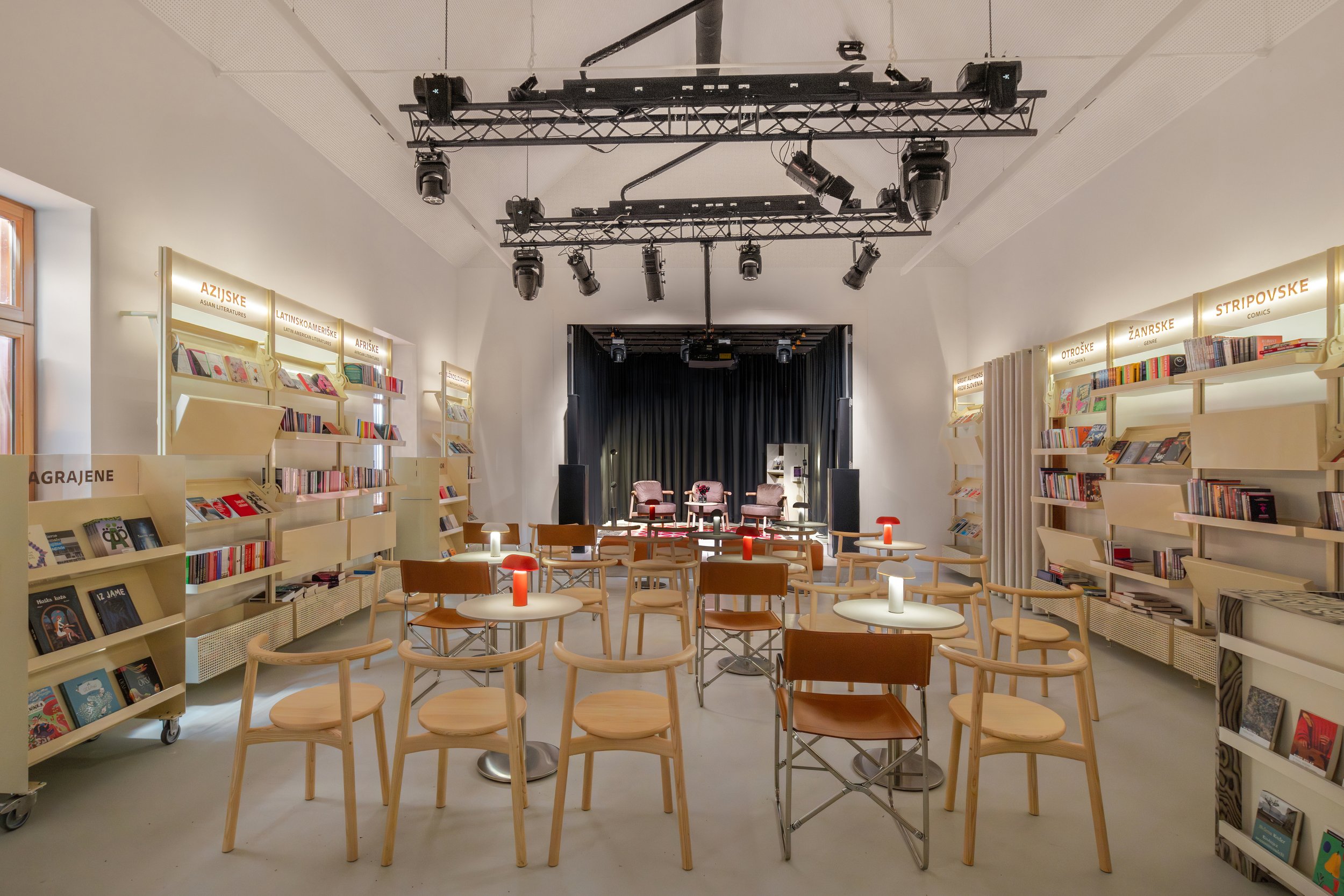 Knjigarna Pri kamniti mizi