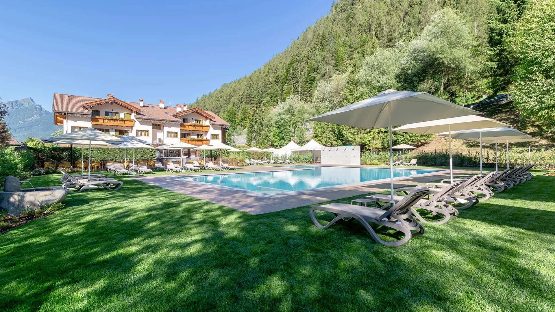 alleghe-pool-3.jpg