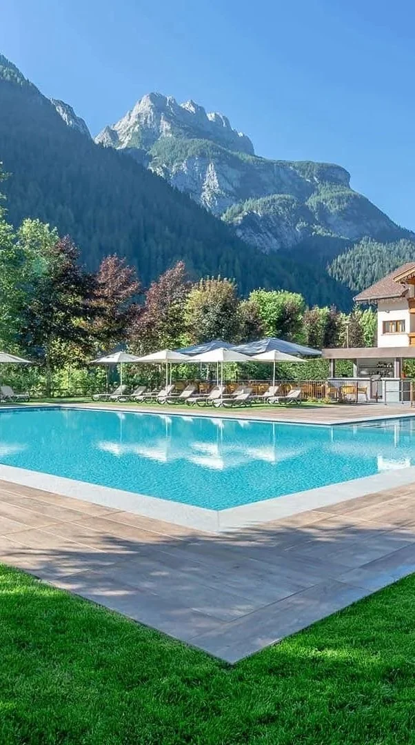 alleghe-home-piscina.jpg