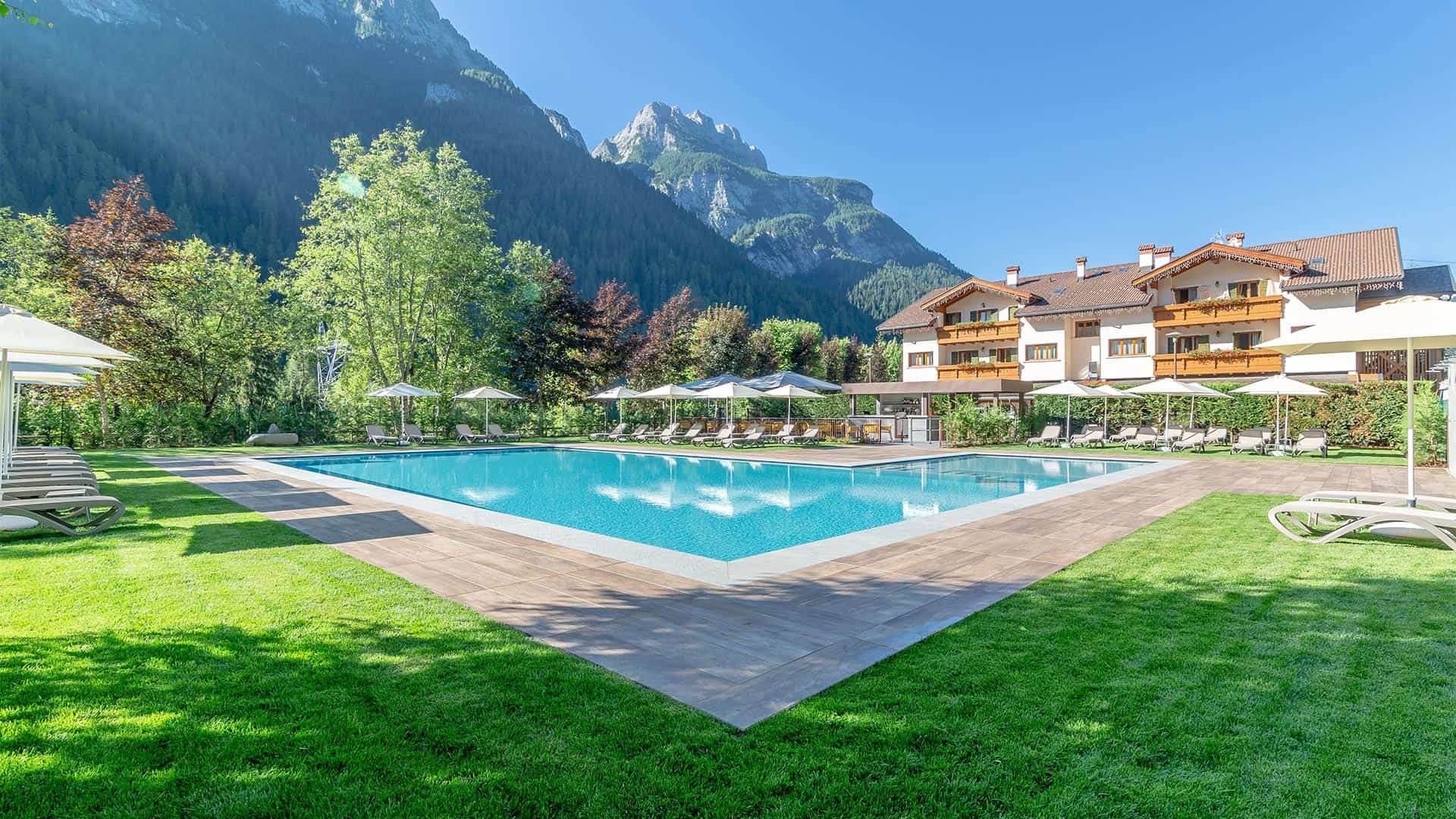 alleghe-home-piscina.jpg