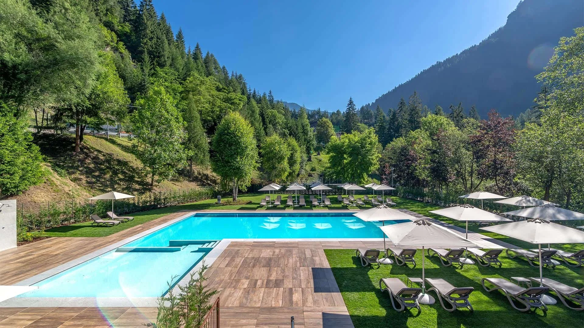 alleghe-pool-2.jpg