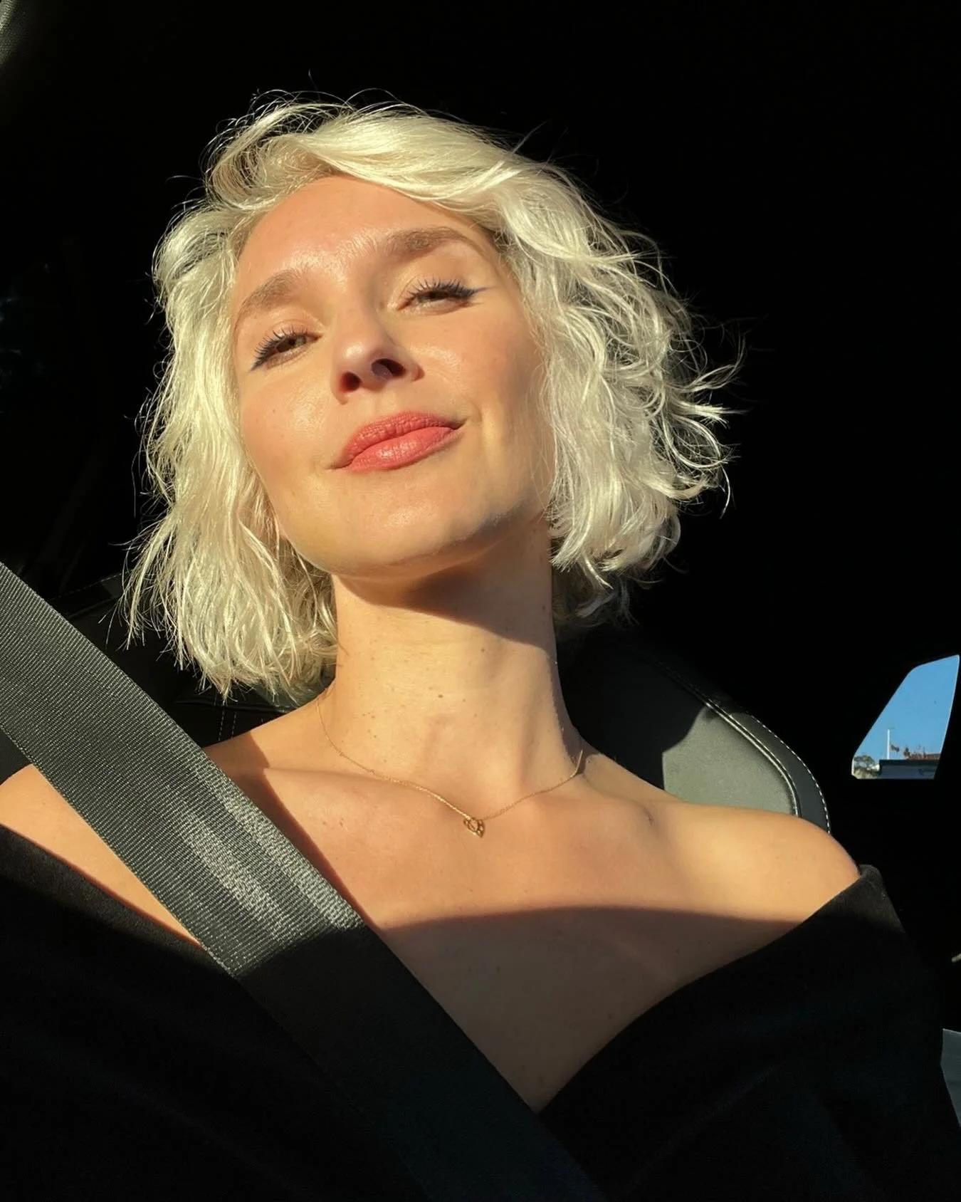 R&eacute;tablir la bad bitch. 🌹🗡️

On nous a appris &agrave; juger certaines &eacute;nergies.
La col&egrave;re.
La vengeance.
L&rsquo;intransigeance.
L&rsquo;&eacute;go&iuml;sme.

On nous a appris que c&rsquo;&eacute;tait mal.
Qu&rsquo;une &ldquo;b