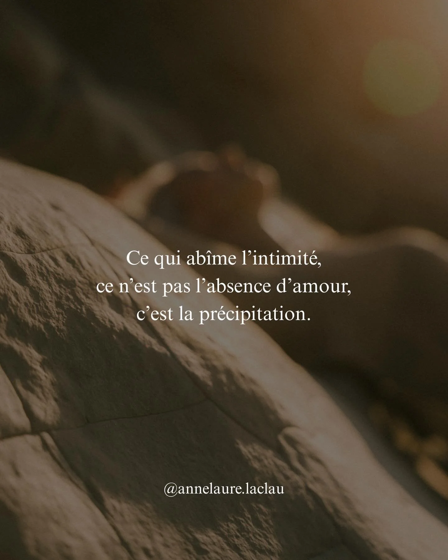Ce que je partage ici ne concerne pas seulement les d&eacute;buts de relation.

&Ccedil;a s&rsquo;applique tout autant aux couples qui se rencontrent qu&rsquo;&agrave; ceux qui sont ensemble depuis longtemps.

Parce que le rythme du corps et du c&oel