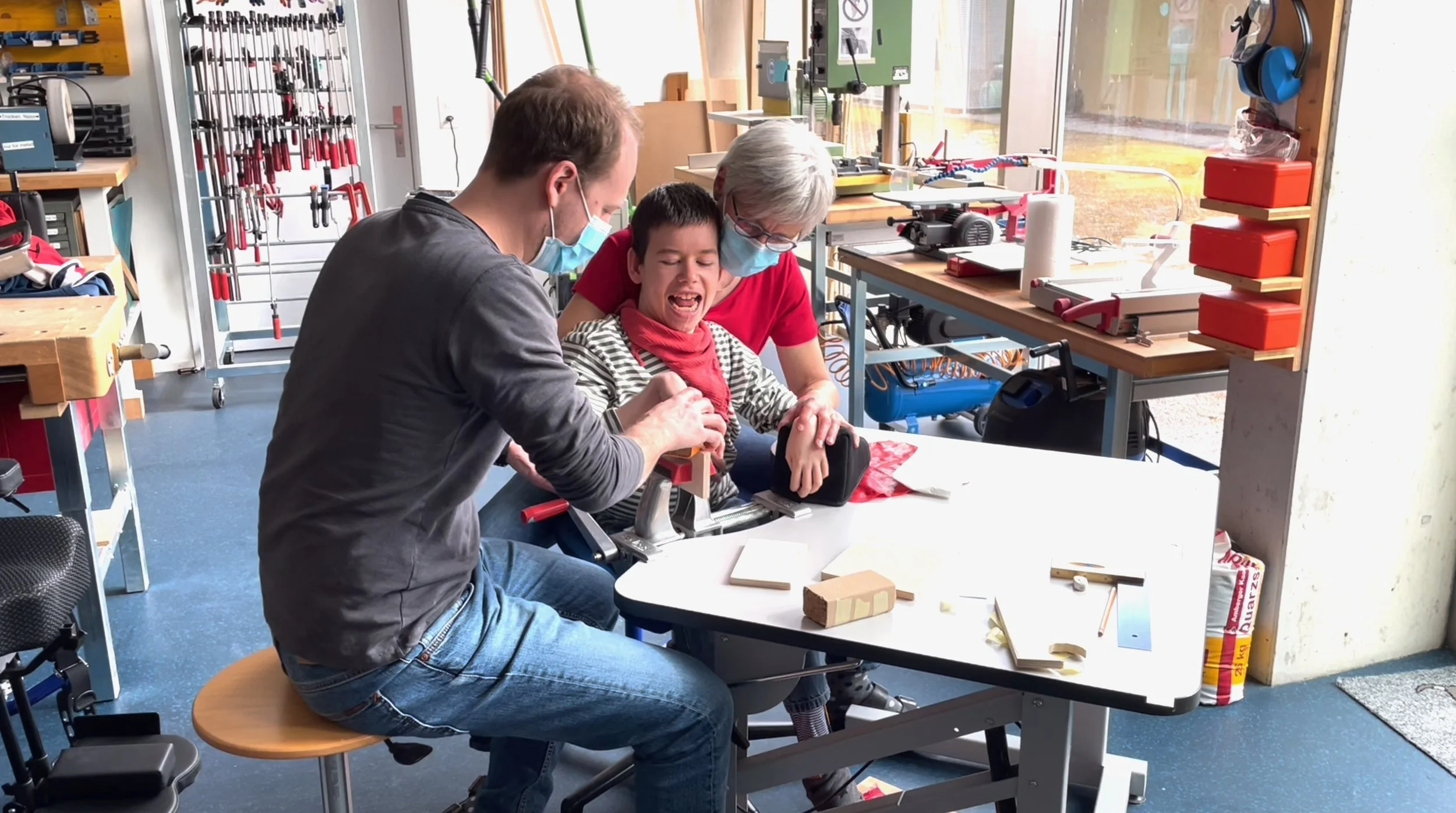 4.2 Schleifen von Hand.jpeg