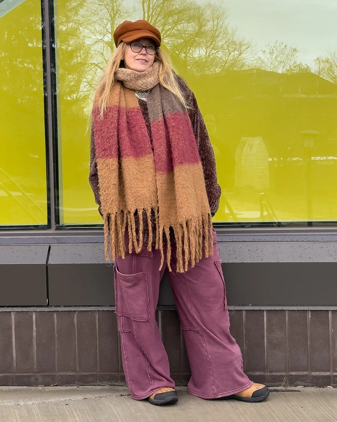 Just hanging out on campus in my chunky scarf from The Happy Place. #chunkyscarf #hippiescarf 💋🫶😍 Chunky Scarf available in store and happyplace.love