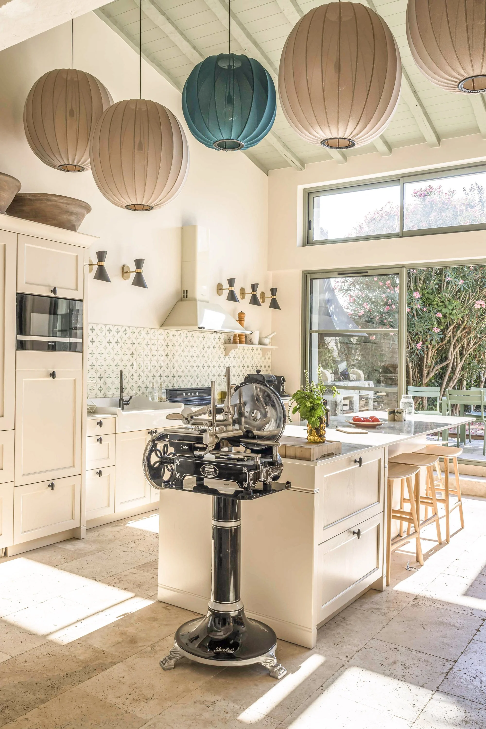cuisine-ouverte-maison-oleron-maison-caumont.jpg