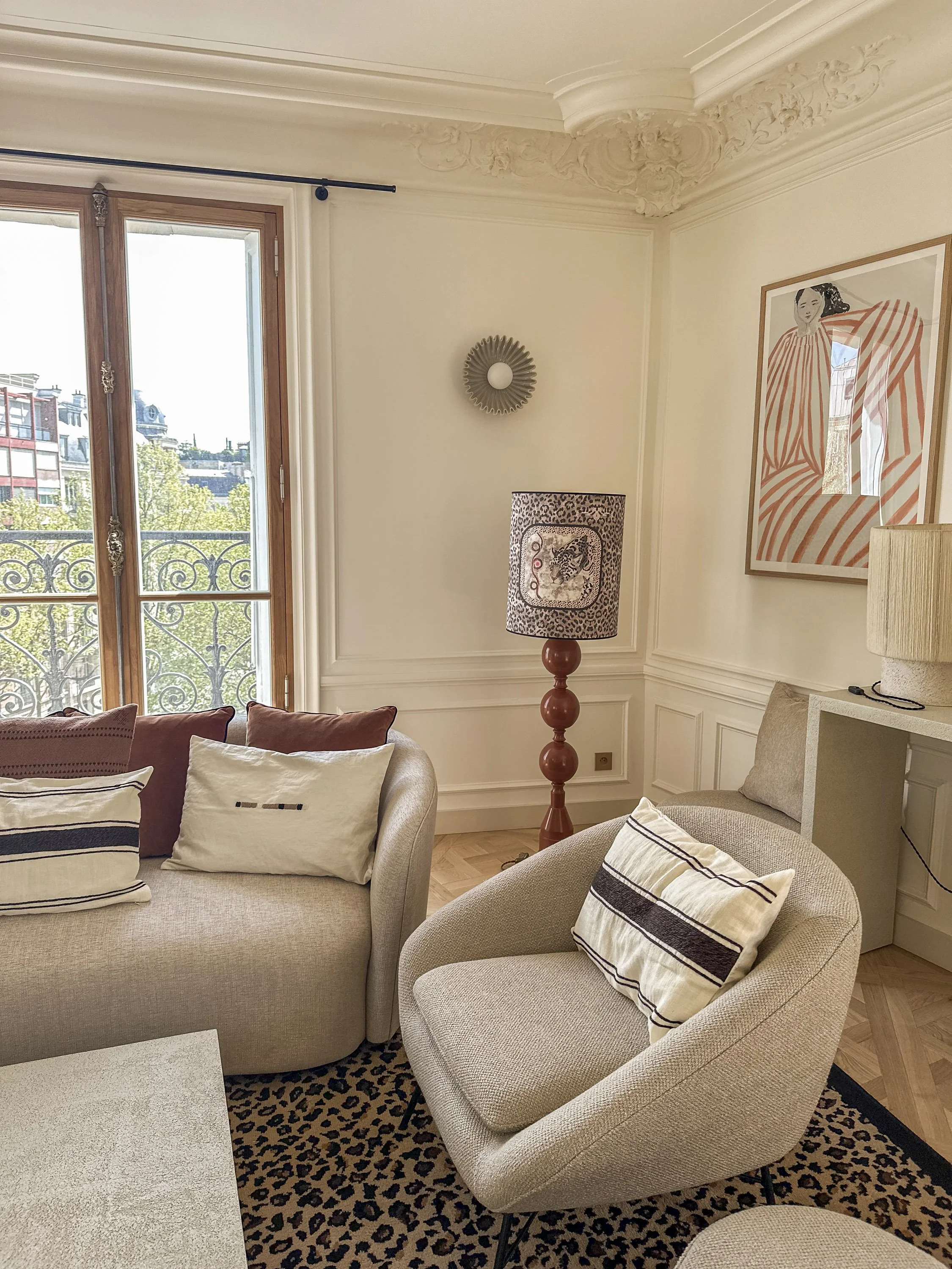 salon-détail-fauteuil-marceau-maison-caumont.jpg