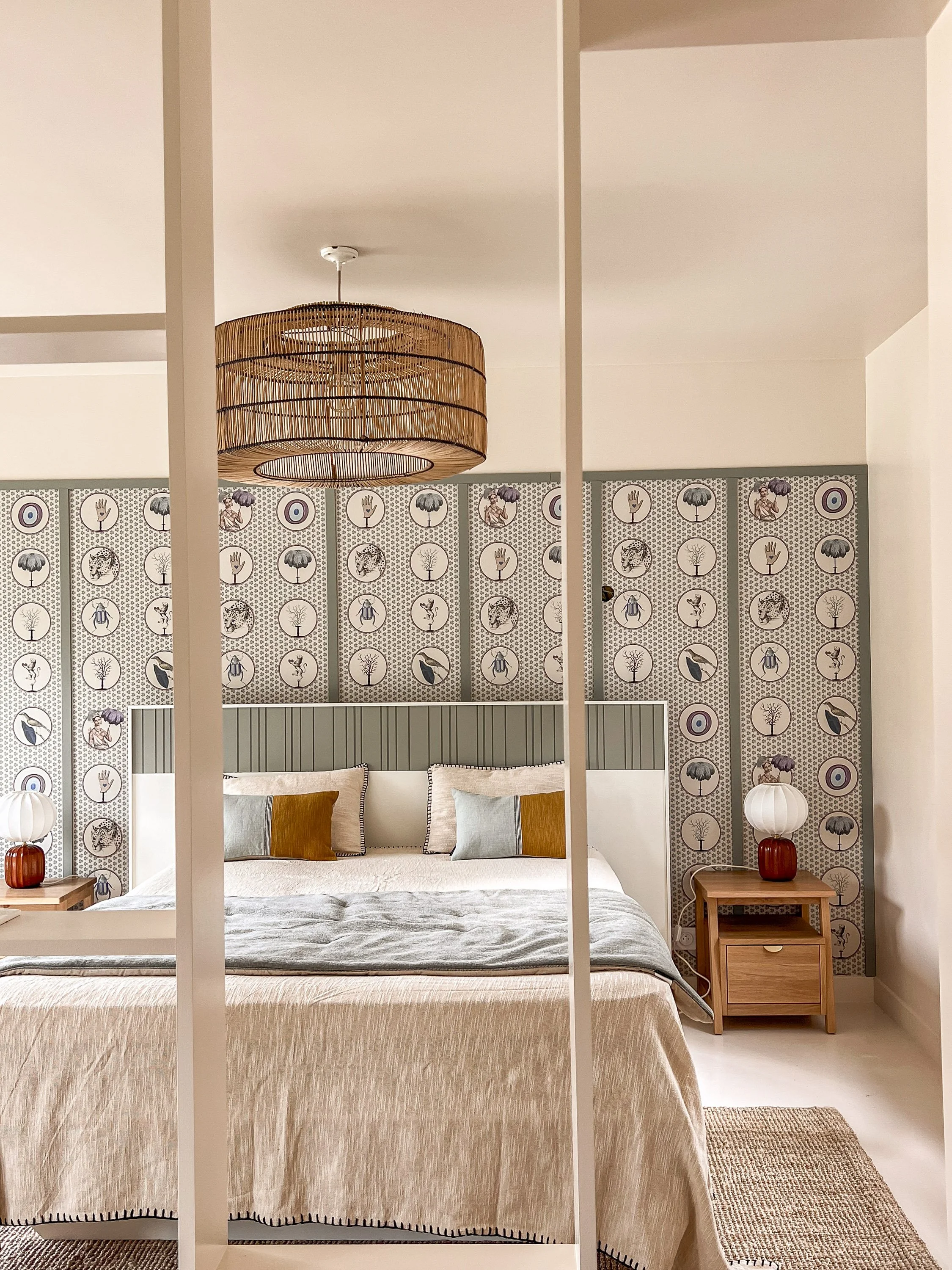 chambre-en-open-space-vert-bois-maison-caumont.jpg