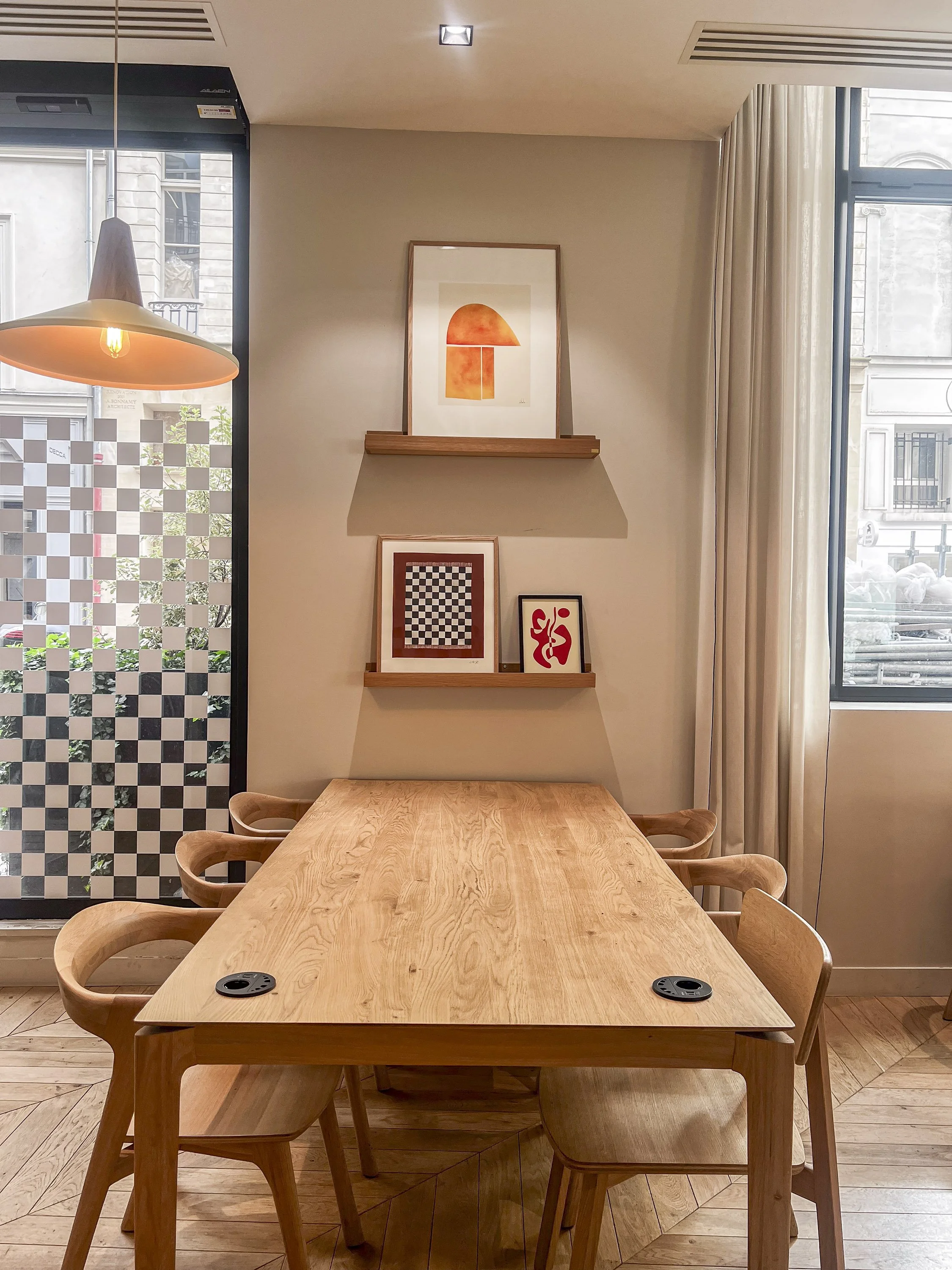 espace-coworking-table-louvre-maison-caumont.jpg