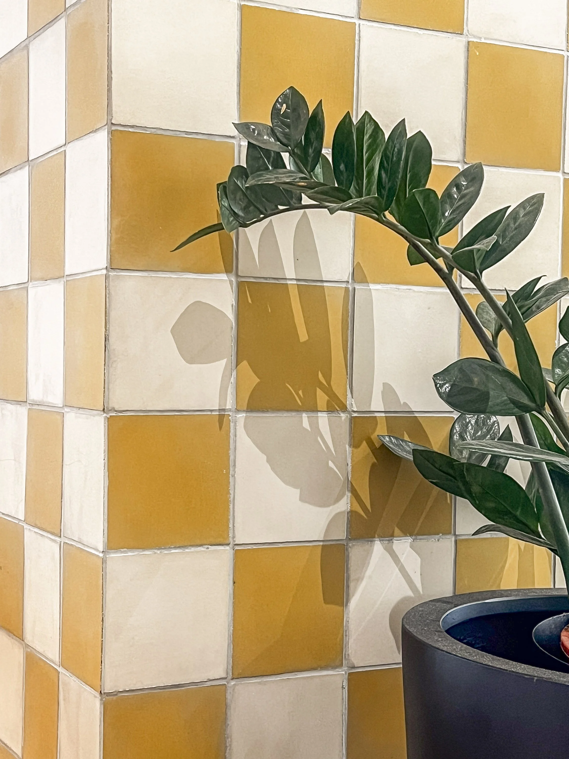 espace-coworking-detail-colonne-damier-louvre-maison-caumont.jpg