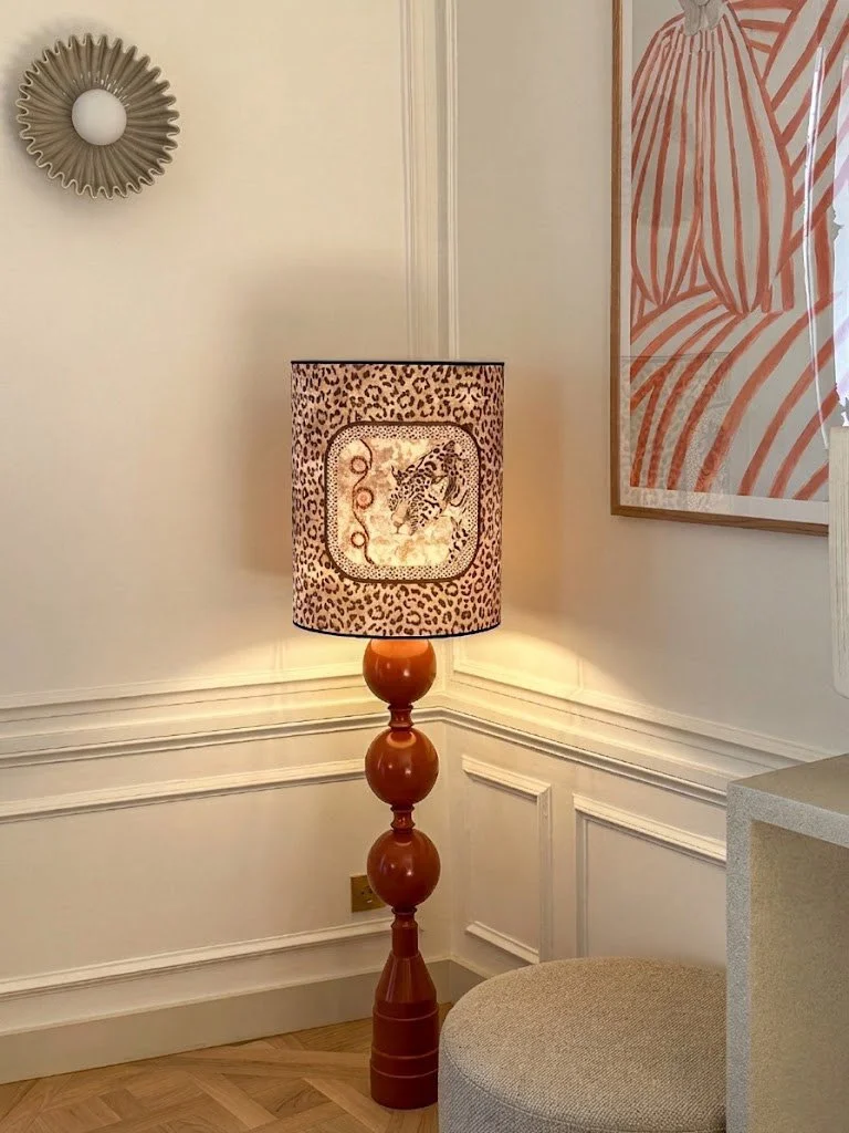 salon-detail-lampe-marceau-maison-caumont.jpg
