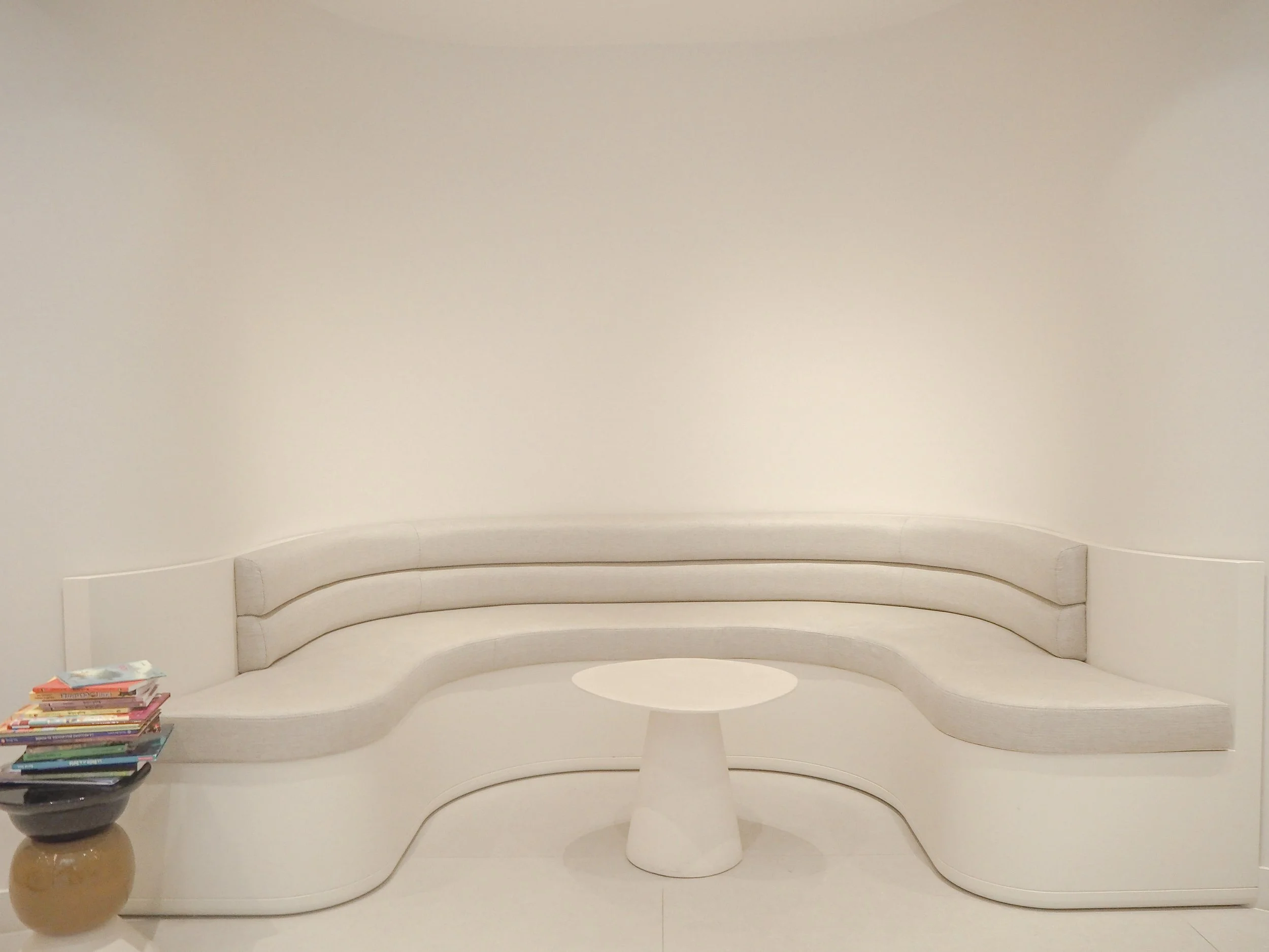 salon-d'attente-cabinet-marais-maison-caumont.jpg