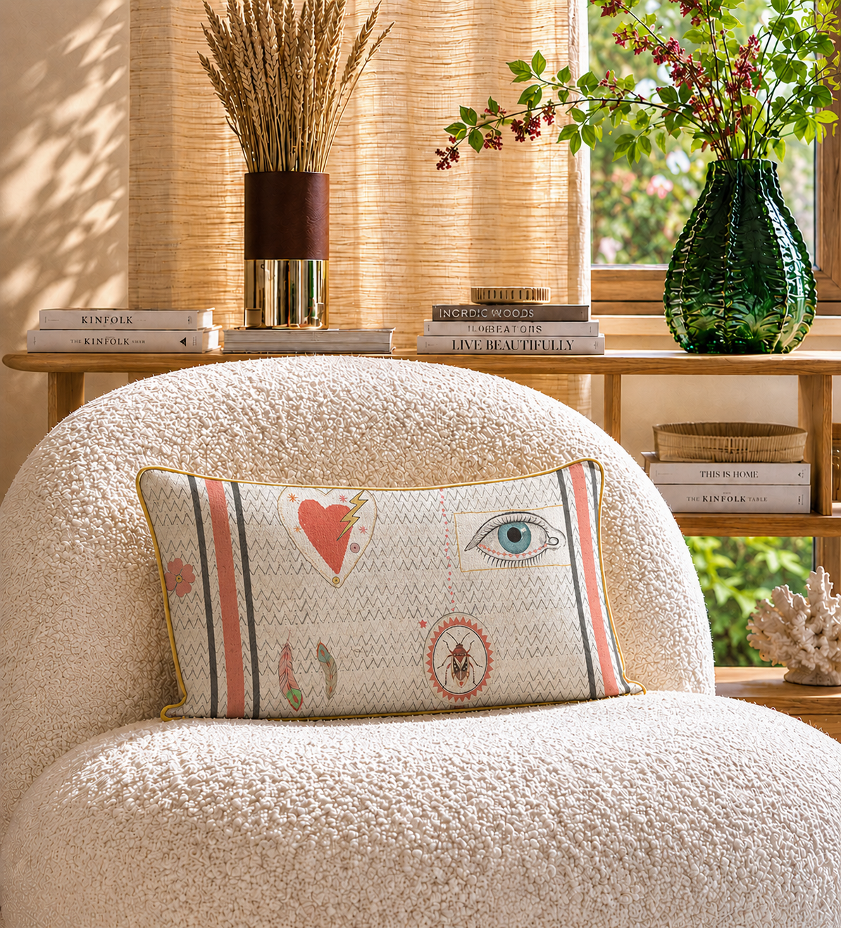 Coussin Charms Maison Caumont, coussin décoratif en lin imprimé fabriqué en France et bordé d’un biais doré