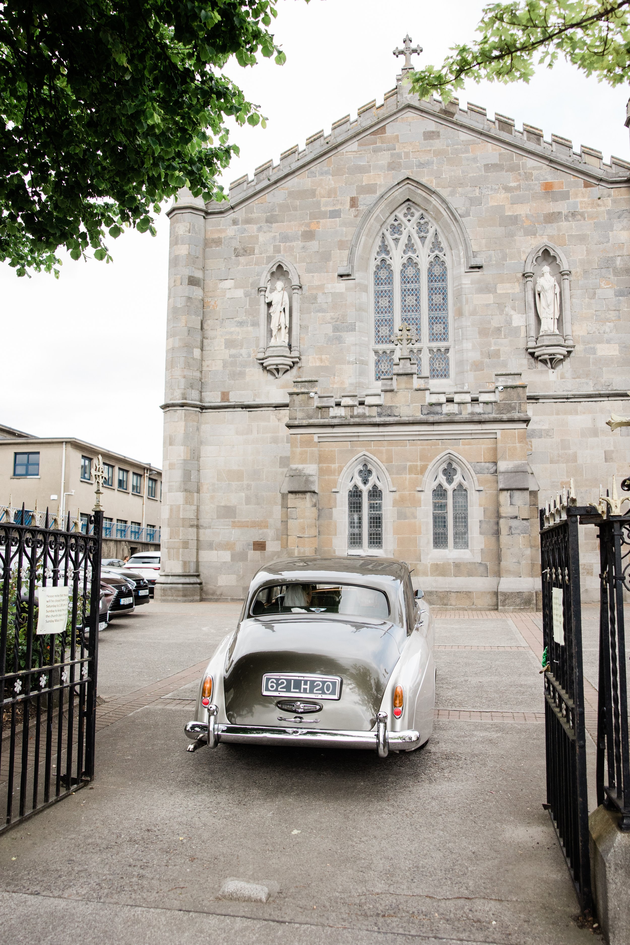 black-tie-wedding-the-wesbury-dublin-livia-figueiredo-photography27.jpg