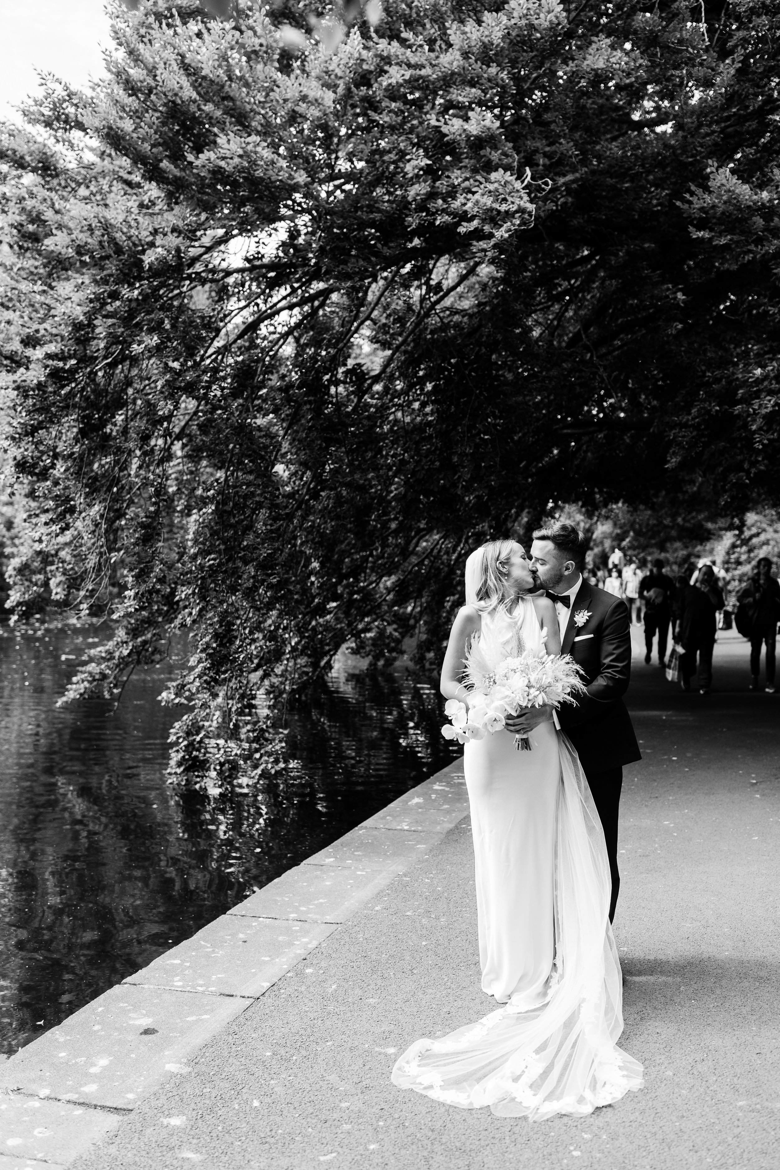 black-tie-wedding-the-wesbury-dublin-livia-figueiredo-photography43.jpg
