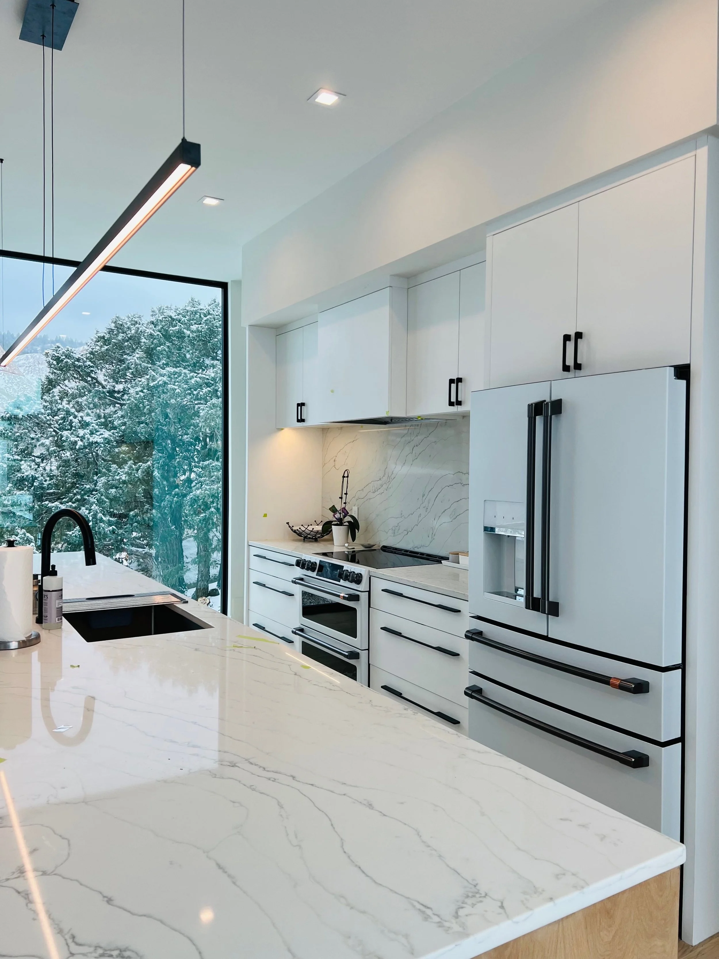 REAL SIMPLE - June 2025 - "Feeling Overwhelmed by Clutter? Here's Where Pro Organizers Start When a Space Feels Out of Control"