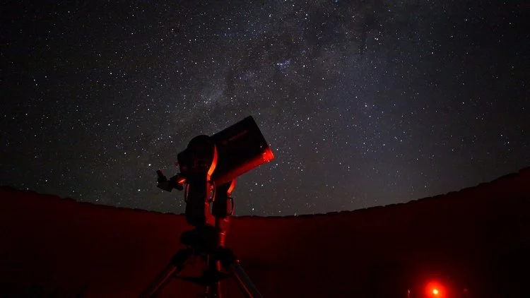 Sossusvlei-Desert-Lodge-Experience-Stargazing-telescope-in-the-dark.jpg