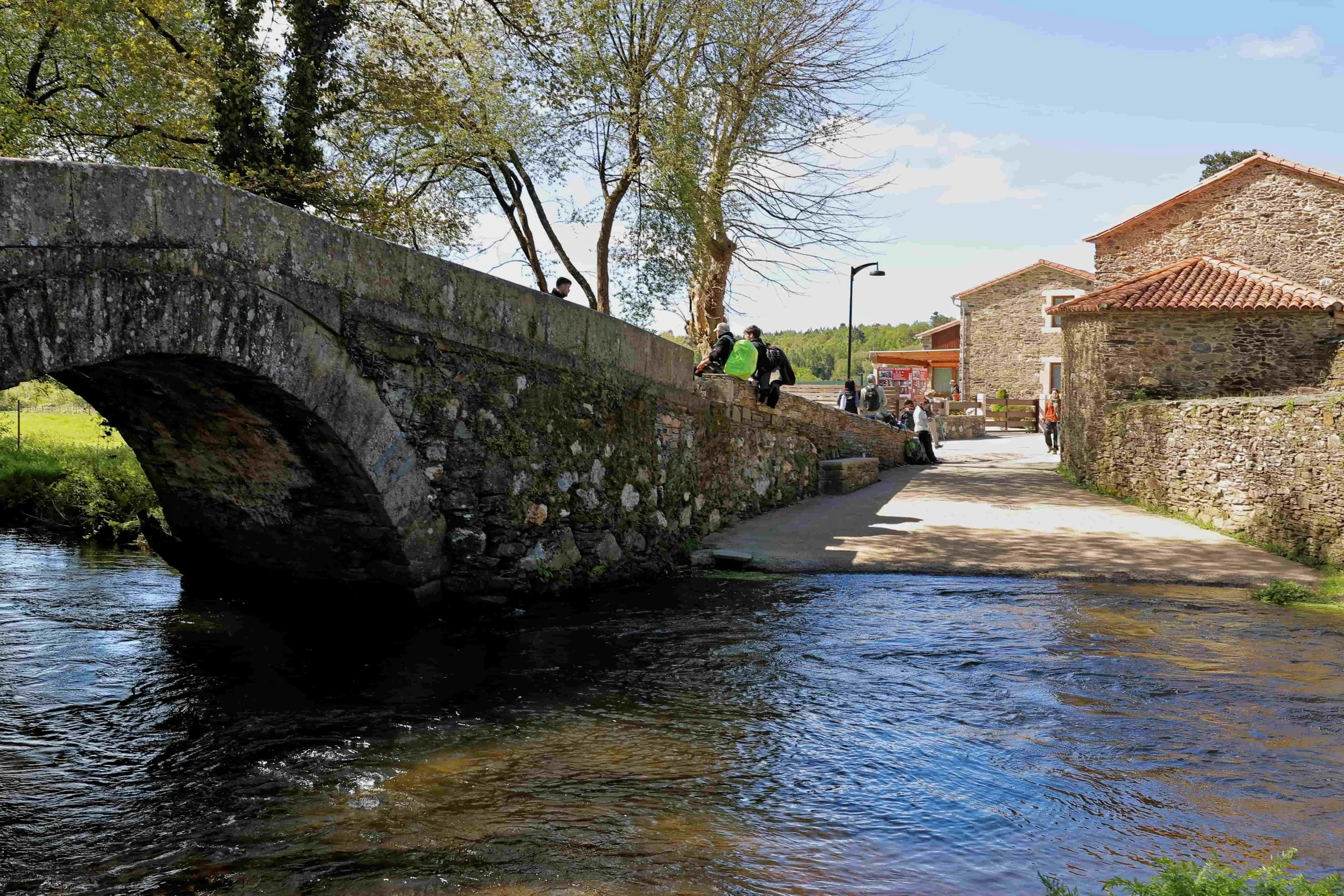Stone brige over a river.jpg