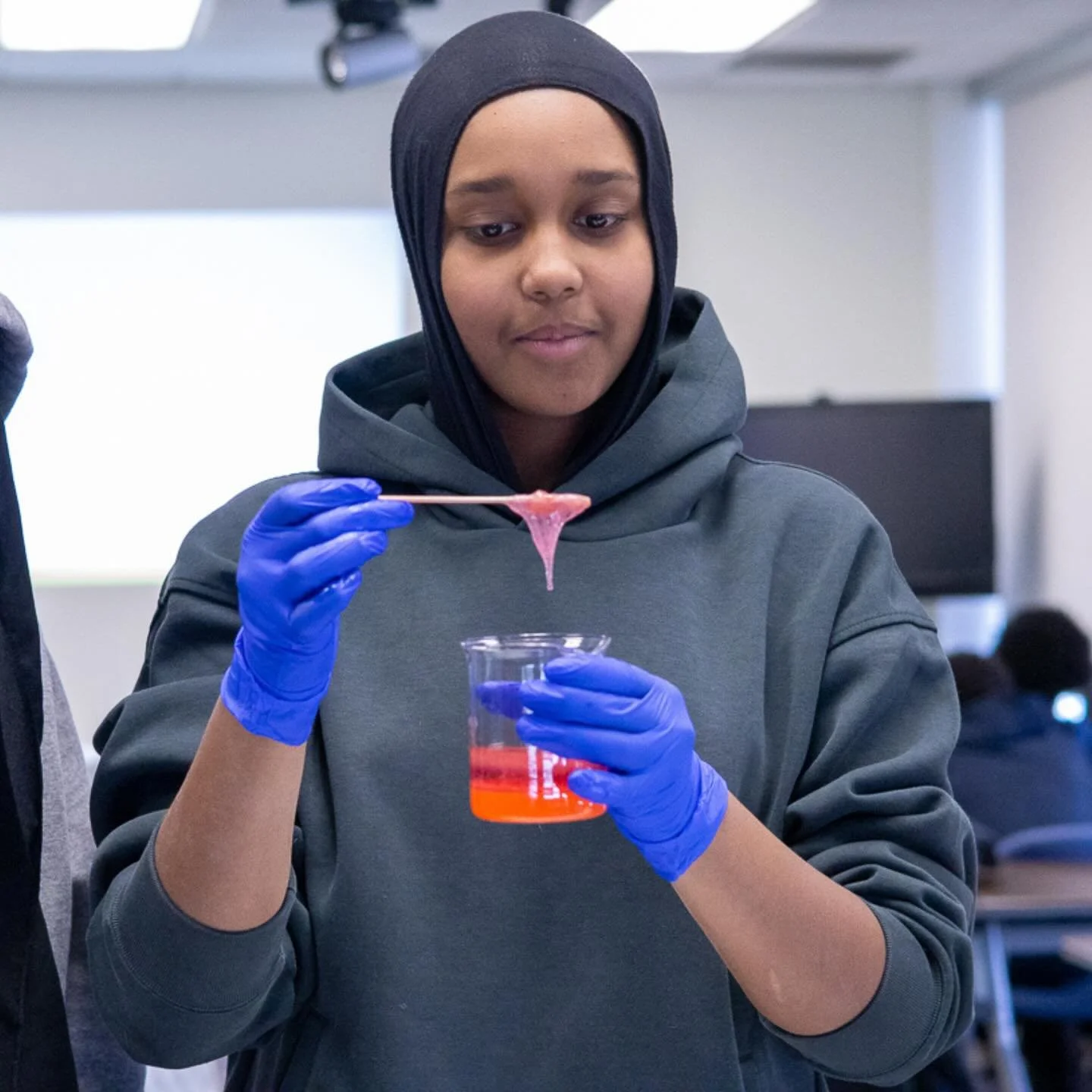 Last month, our youth visited @dynacare to learn about DNA and tour Dynacare&rsquo;s facilities.&nbsp;

Youth engaged in:
🧬 Learning about DNA by exploring the DNA of fruits in a hands-on activity&nbsp;
🥼 Touring the Dynacare facilities, experienci