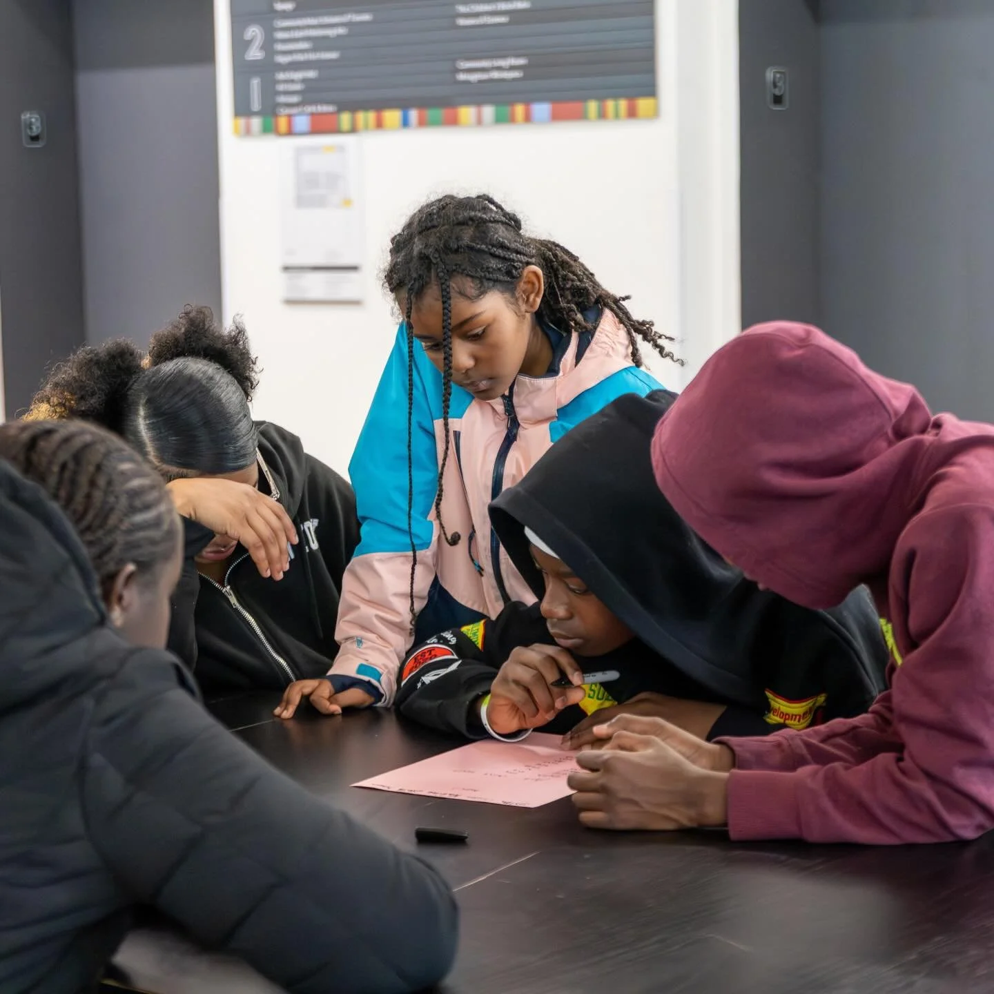 Sharing a bit of our March break. Our youth jumped into activities focused on building creativity, critical thinking, and social emotional skills. Here is a look at the day:

🧊 𝗜𝗰𝗲𝗯𝗿𝗲𝗮𝗸𝗲𝗿𝘀: Groups unscrambled letters in their names to fin