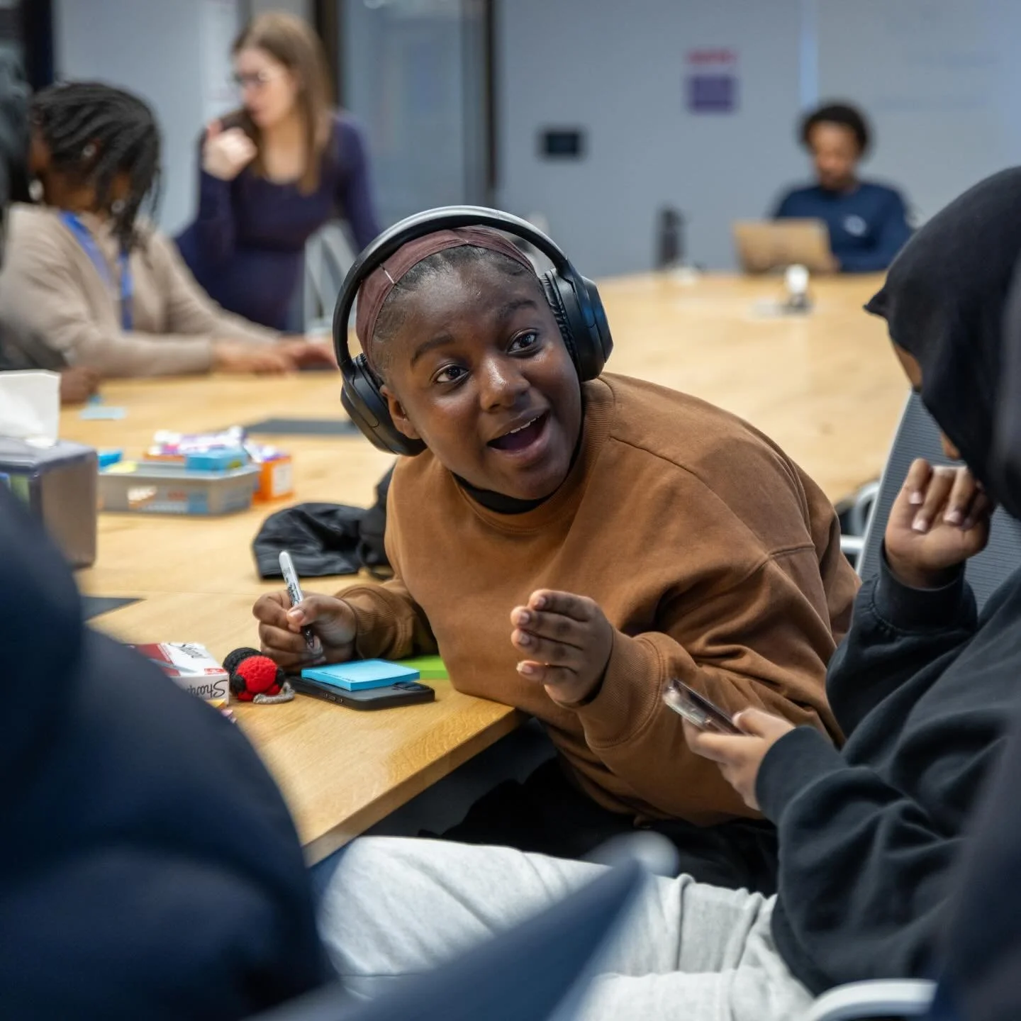 Last month, Visions Launch and Connect youth (grades 10-12 &amp; post secondary) visited @tophat to explore the&nbsp; intersection of Education and Computer Science: EdTech 👩🏾&zwj;💻

Youth spent the afternoon:
💬 Networking with TopHat employees, 