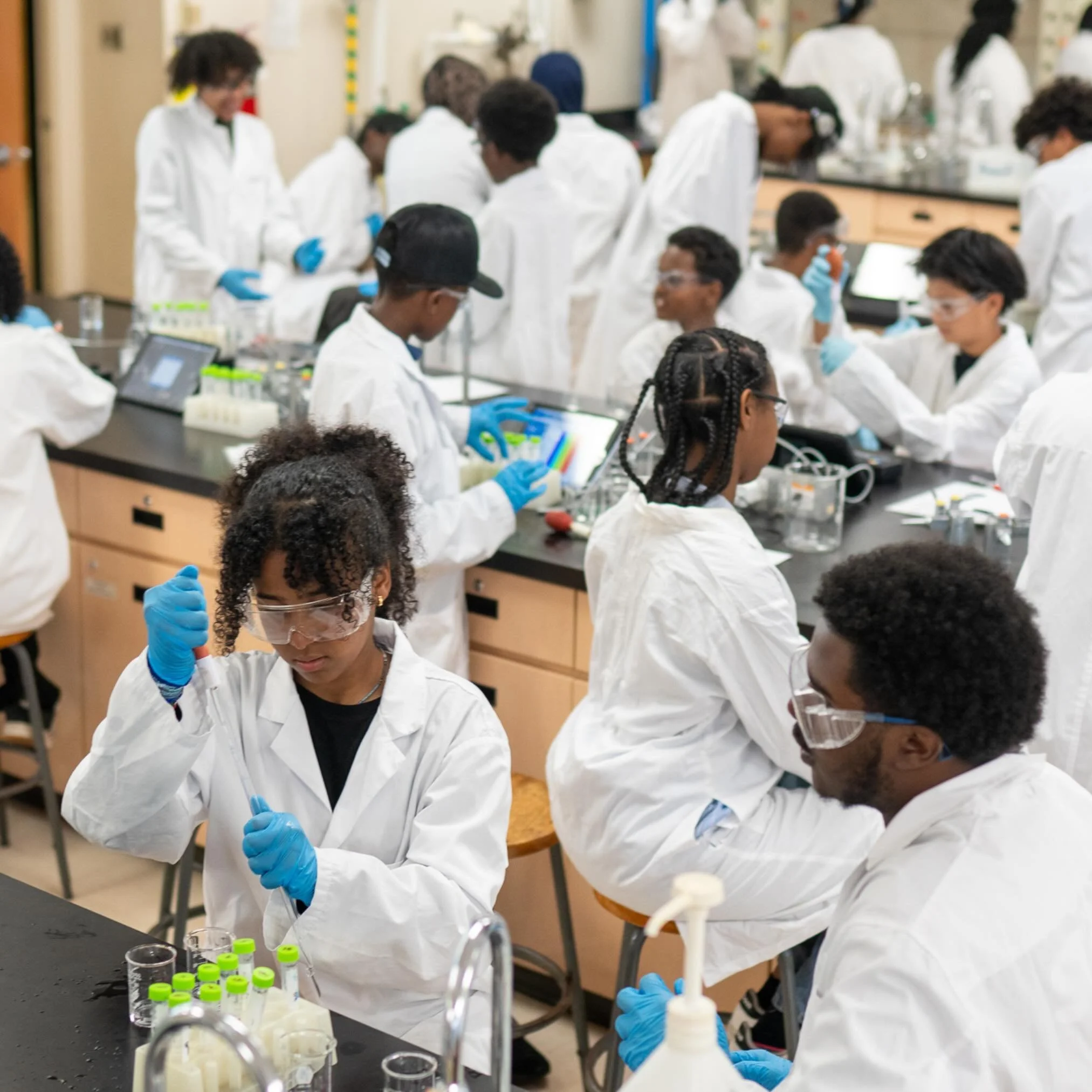 Summer is around the corner and Visions is getting ready to make it a transformative one. 🚀

Our teams are working to create experiences for youth to feel capable, inspired and confident in their STEM skills and themselves. From camps and field trip