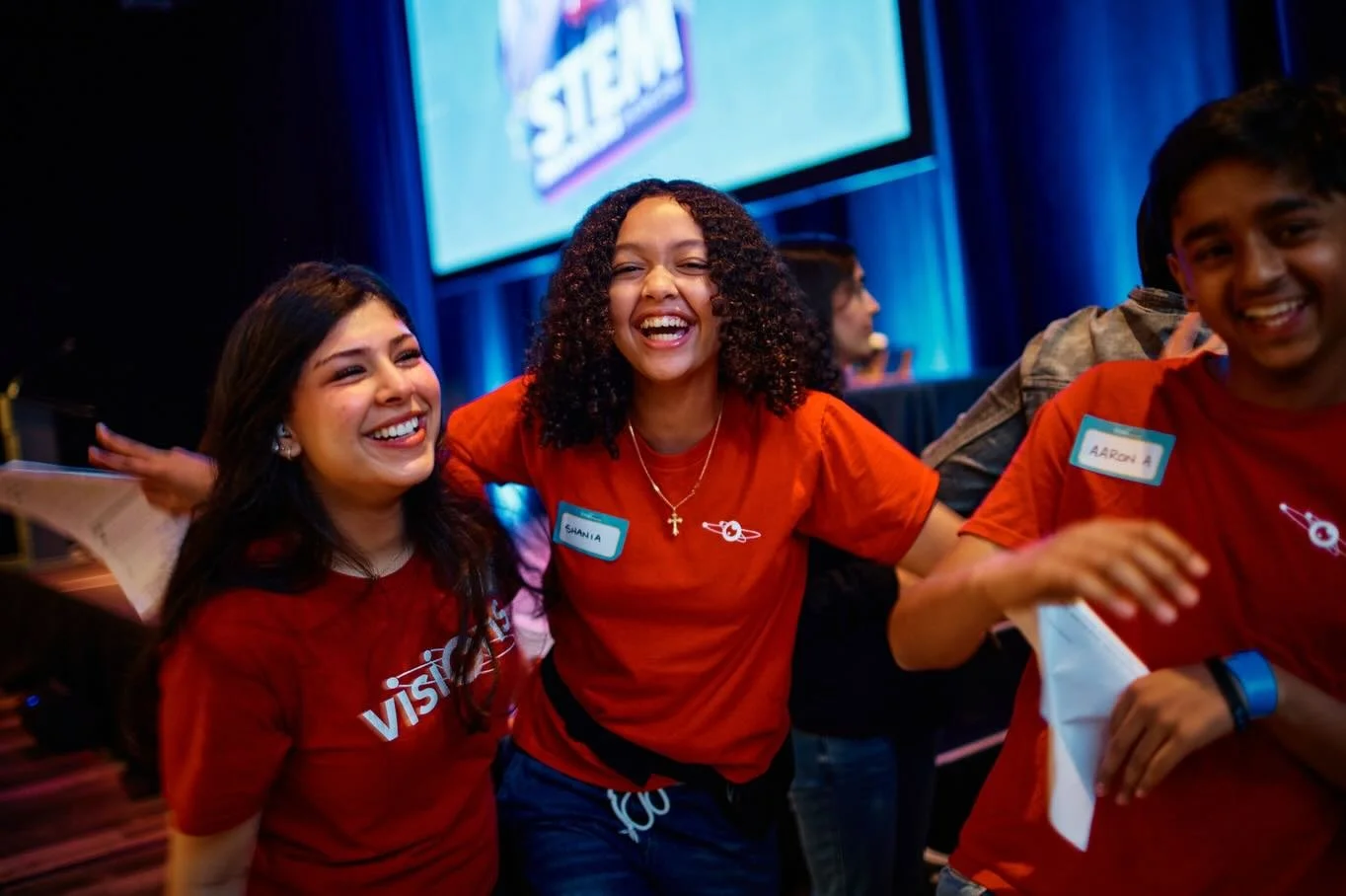 Last week, Visions hosted the 𝗦𝗧𝗘𝗠 𝗜𝗻𝗻𝗼𝘃𝗮𝘁𝗼𝗿𝘀 𝗦𝗵𝗼𝘄𝗰𝗮𝘀𝗲! 🚀

It was amazing to see how the community came together to celebrate the incredible youth from our STEM Clubs programming, and our grade 8 grads! Honouring youth voices, 